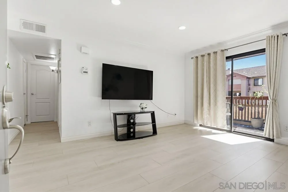 https://cdn.realtyfeed.com/cdn/127/260003200/74b586b05ff78258ab629431938bff3a.webp