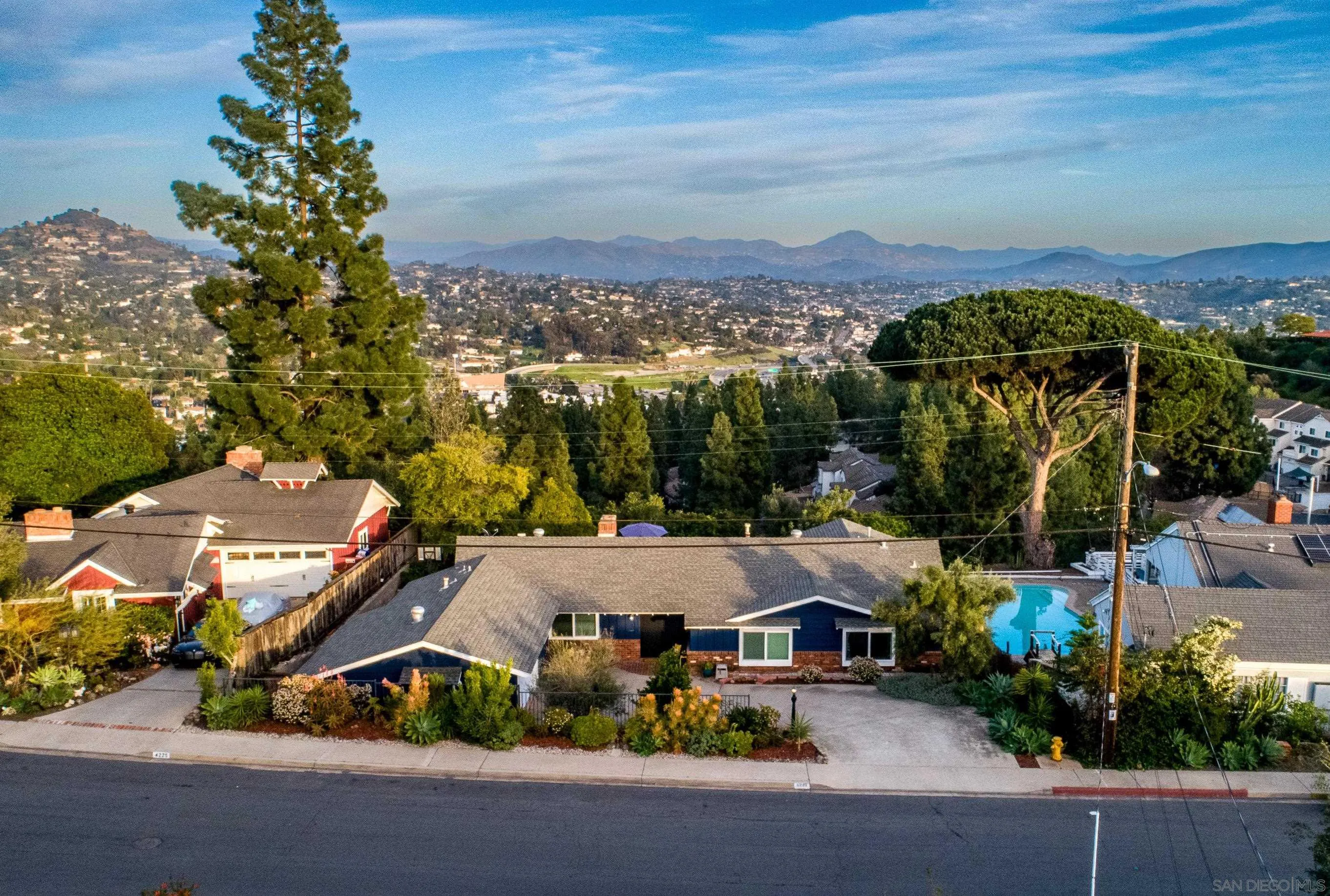 https://cdn.realtyfeed.com/cdn/127/260003205/4173519a50f2b29d5890dc3e6297e5e8.webp