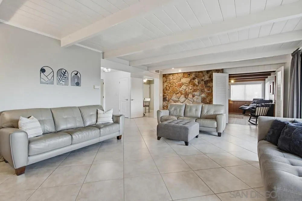 https://cdn.realtyfeed.com/cdn/127/260003205/42ba0caf3281a797b95baaefac1b5a4b.webp