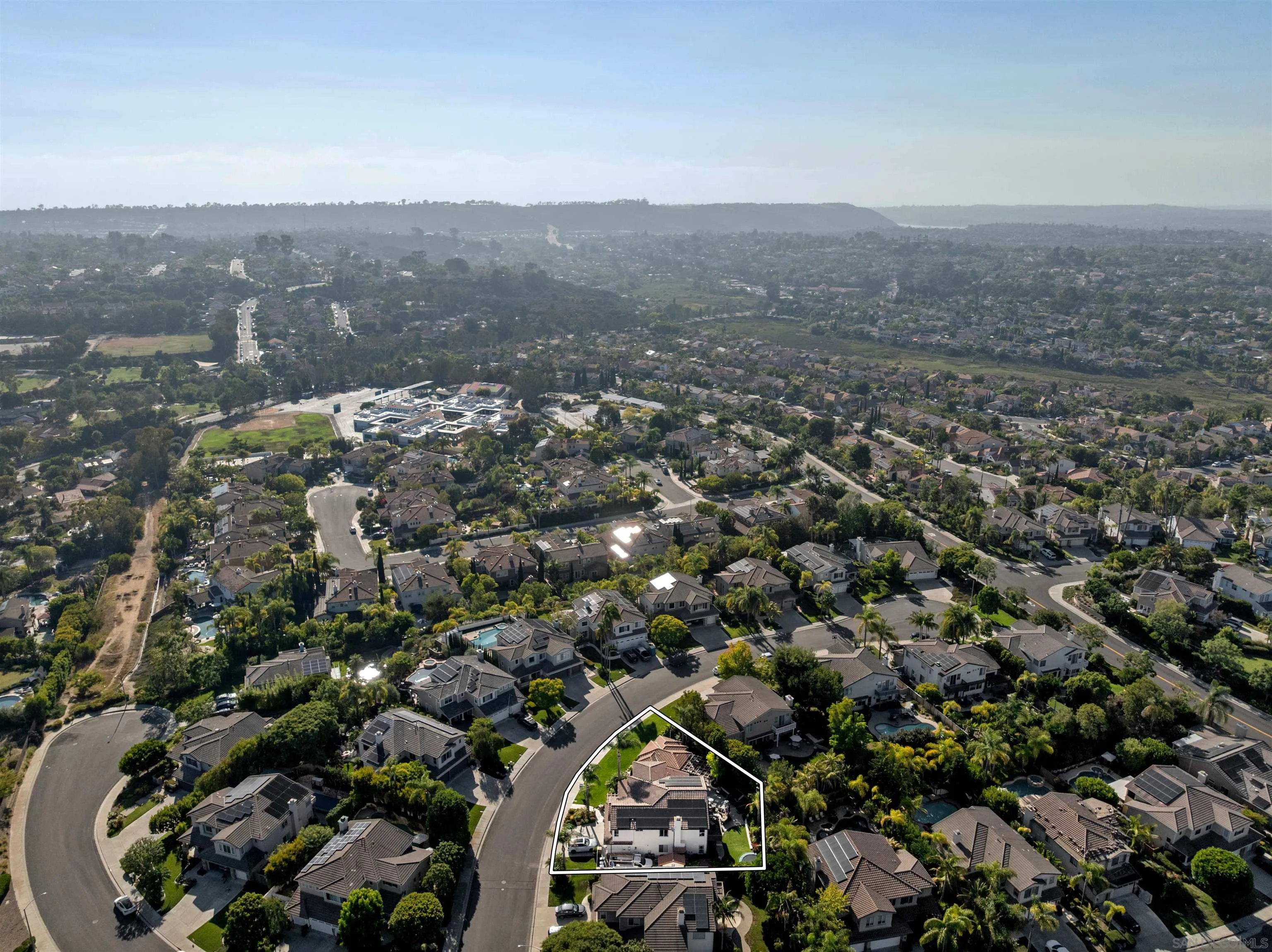 https://cdn.realtyfeed.com/cdn/127/260003208/056f70ada65ffd6c40057a29188d74e2.webp