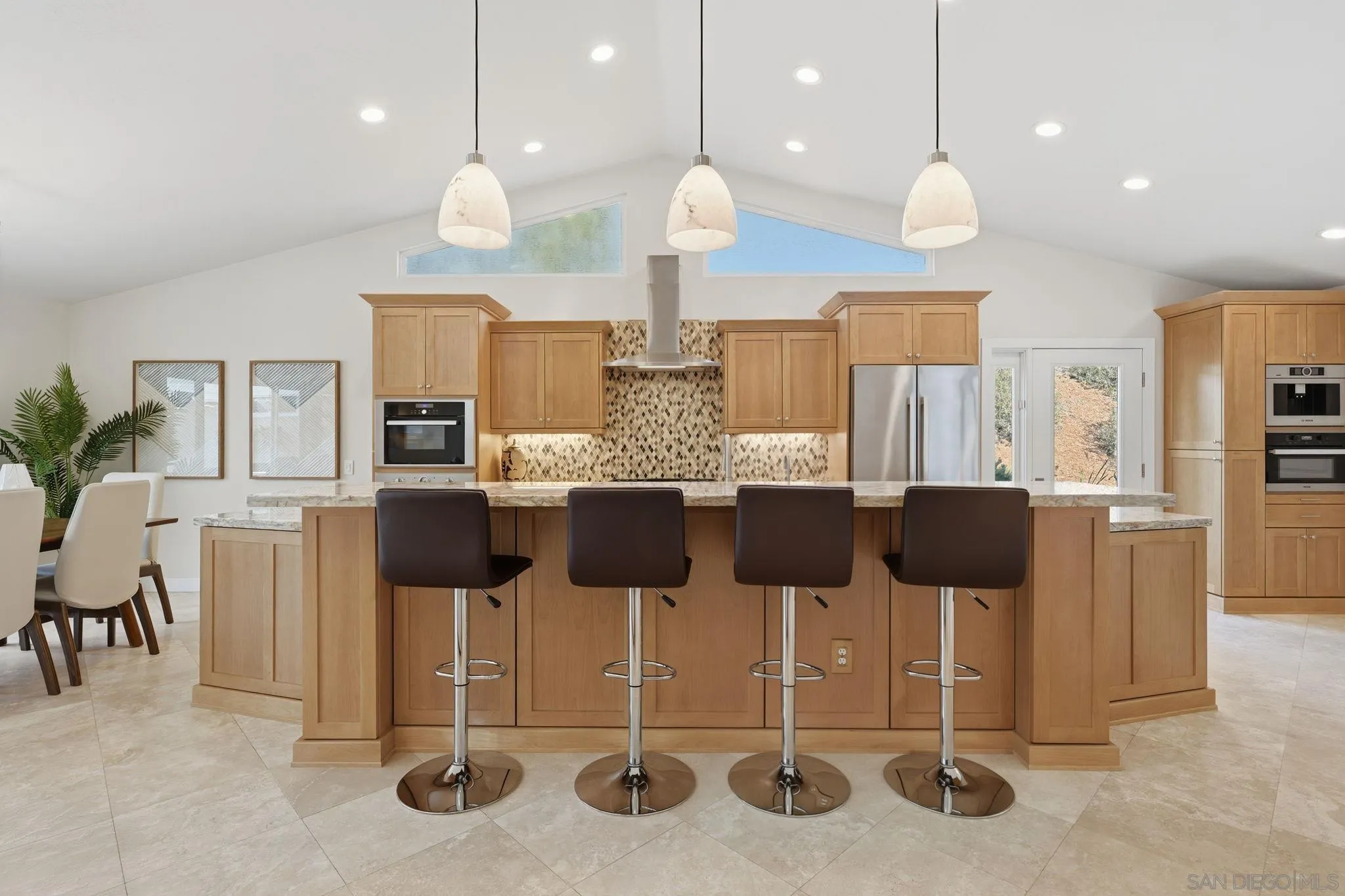 https://cdn.realtyfeed.com/cdn/127/260003210/1694a64a72ee836c67727ed100b5718f.webp
