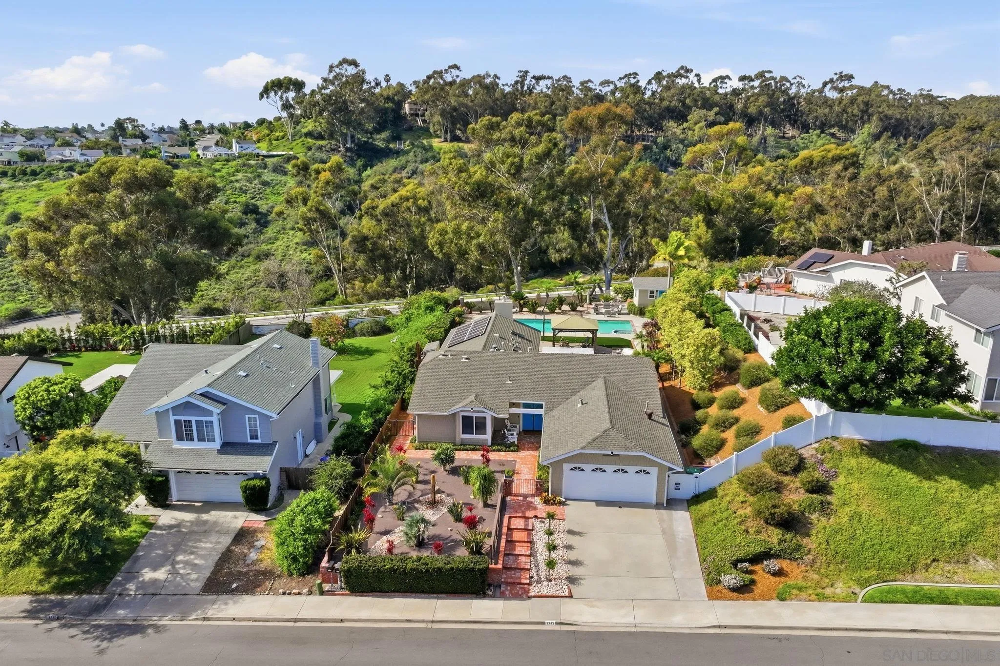 https://cdn.realtyfeed.com/cdn/127/260003210/37442f4a30a16e869b1f27cf715f0a9f.webp