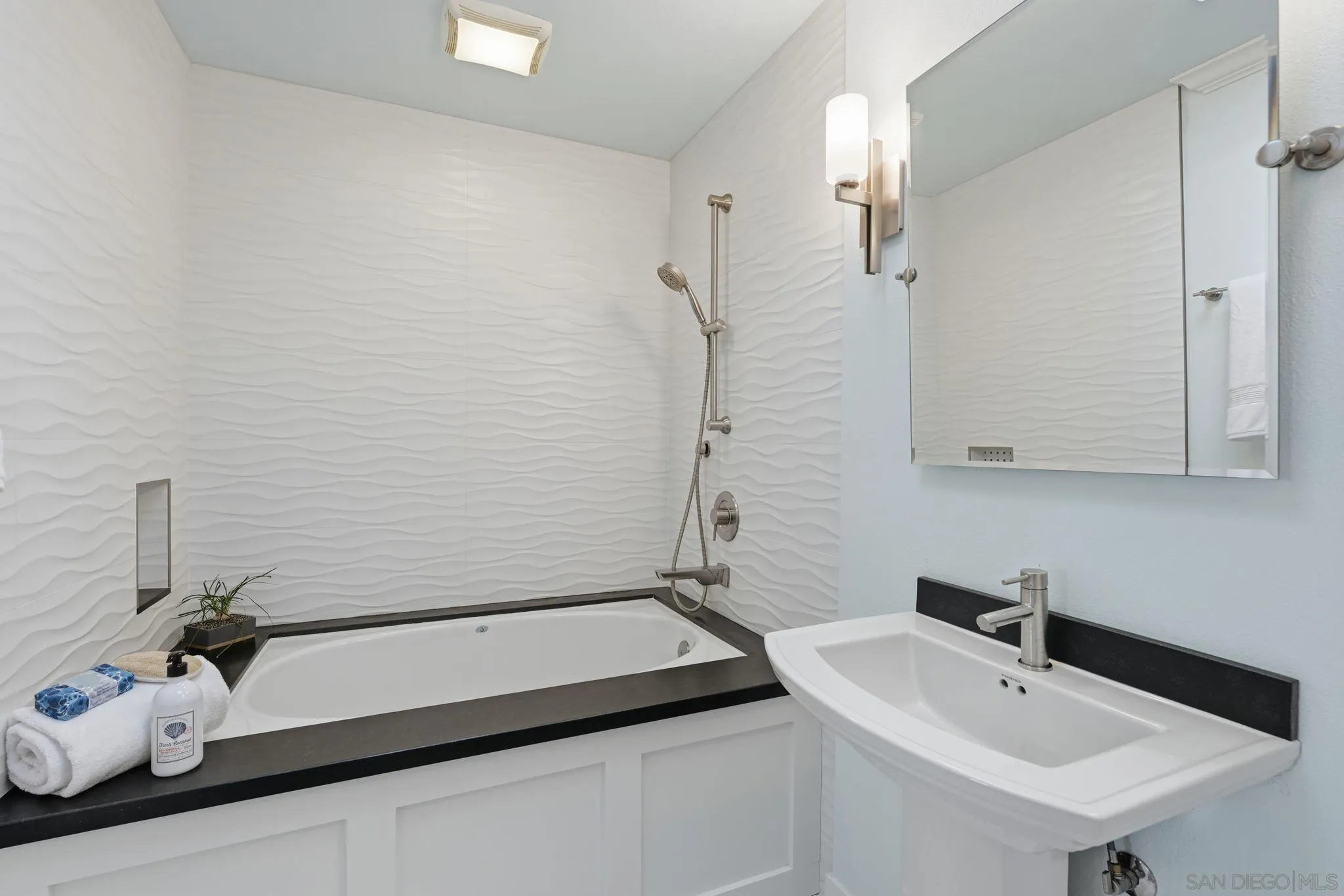 https://cdn.realtyfeed.com/cdn/127/260003210/485c9f52aa819ae9149473fc6b573981.webp