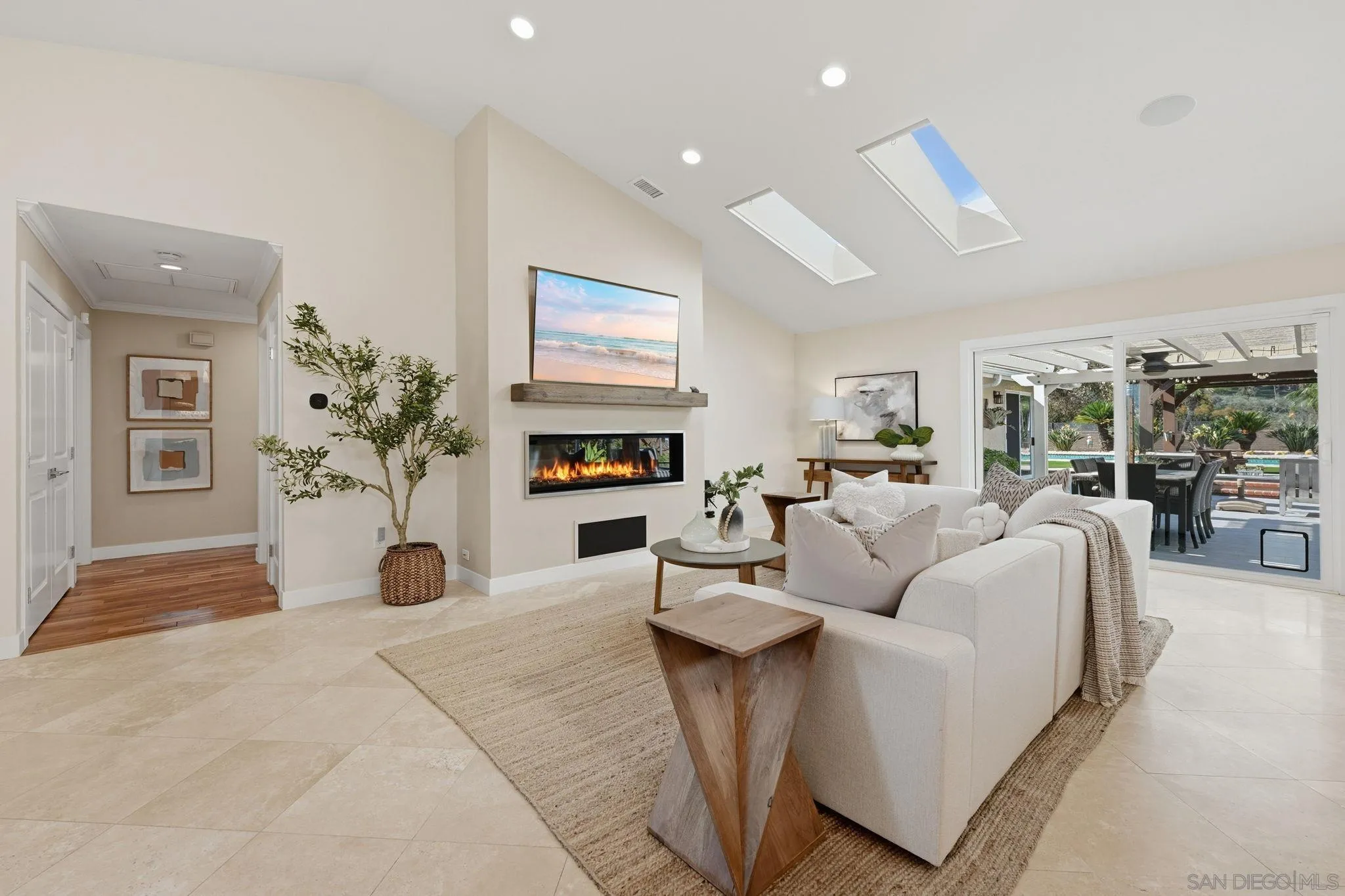 https://cdn.realtyfeed.com/cdn/127/260003210/49c1502e0a78faf9df61e88f14c68ca4.webp