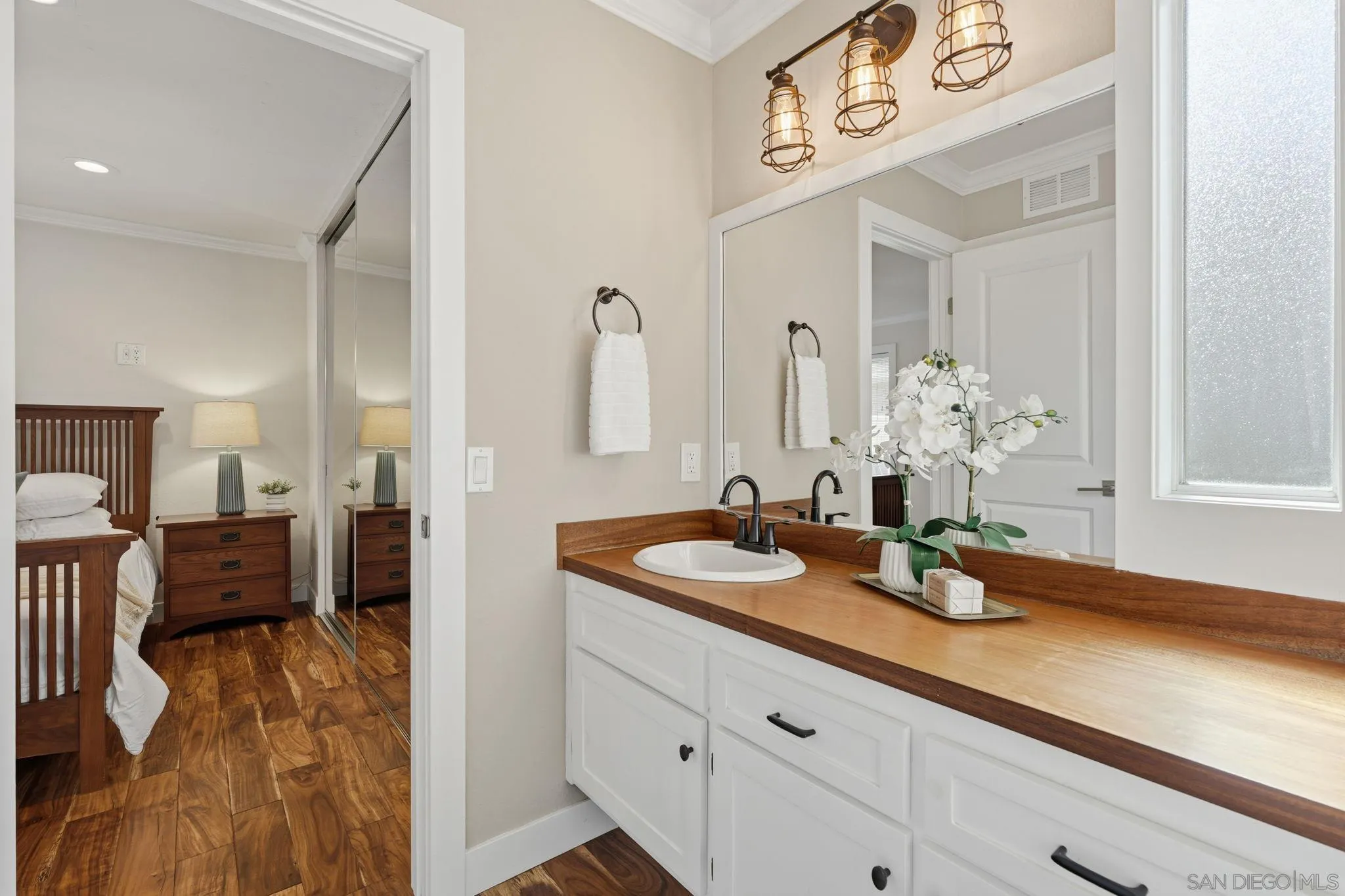 https://cdn.realtyfeed.com/cdn/127/260003210/6632b466ec1519c0624be698b0b1ddf3.webp