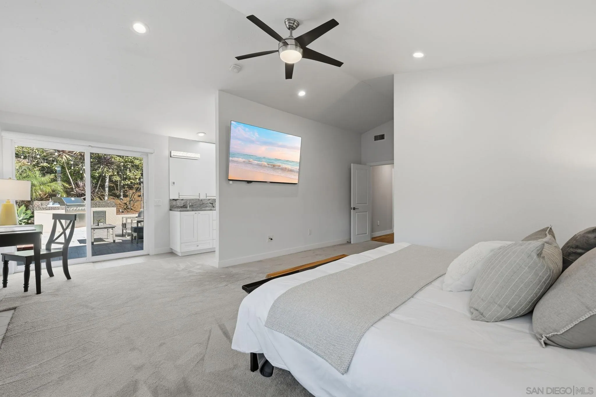 https://cdn.realtyfeed.com/cdn/127/260003210/743b7729f5c7a5467c38e5268d3c719a.webp