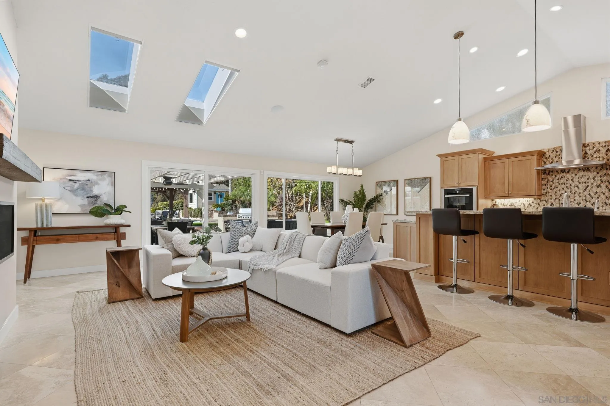 https://cdn.realtyfeed.com/cdn/127/260003210/7fb9e6967ac0156ce9a854b8fca3ed15.webp
