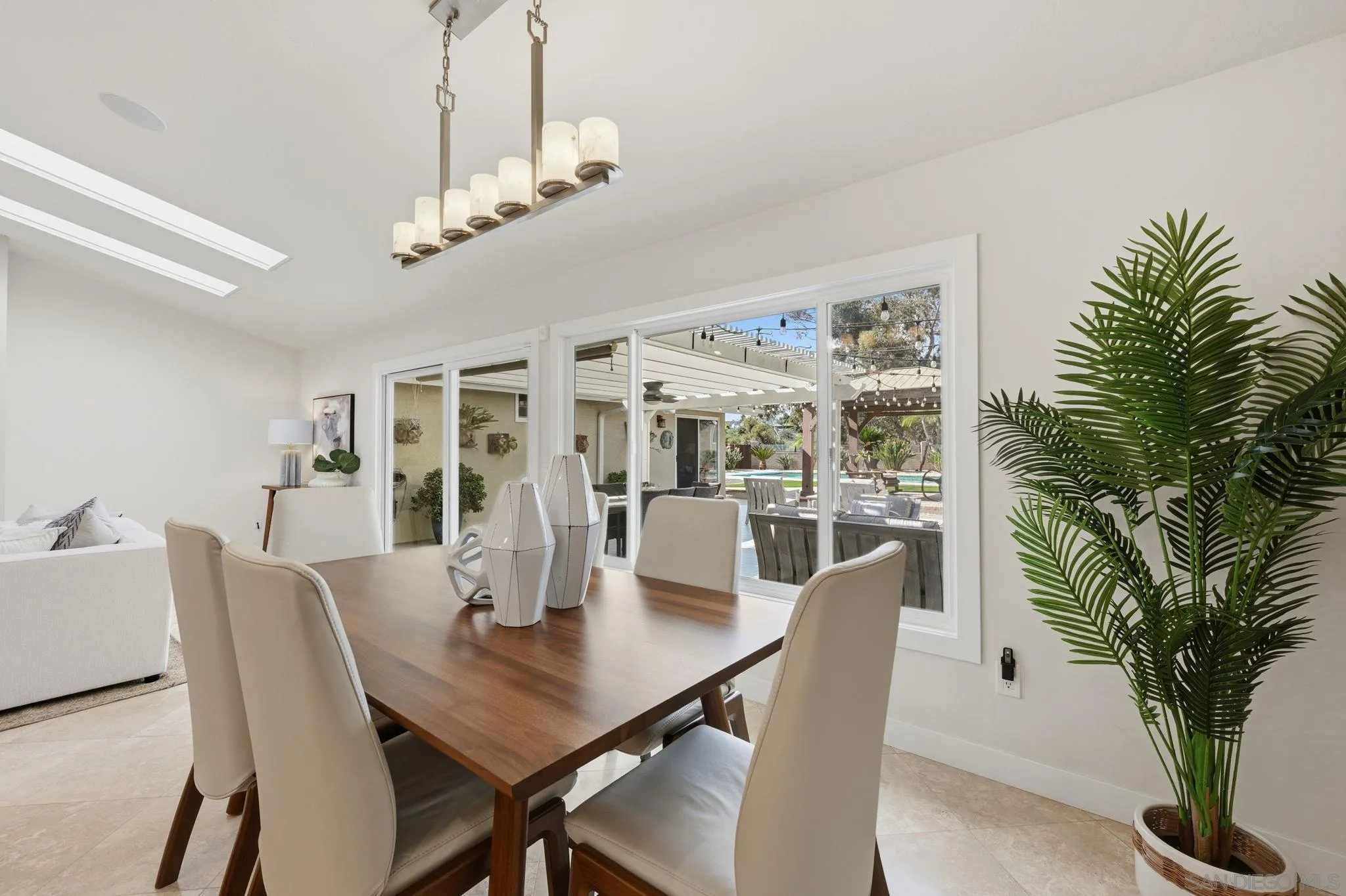 https://cdn.realtyfeed.com/cdn/127/260003210/8d2890016974ac9846e0be66c9e02f24.webp