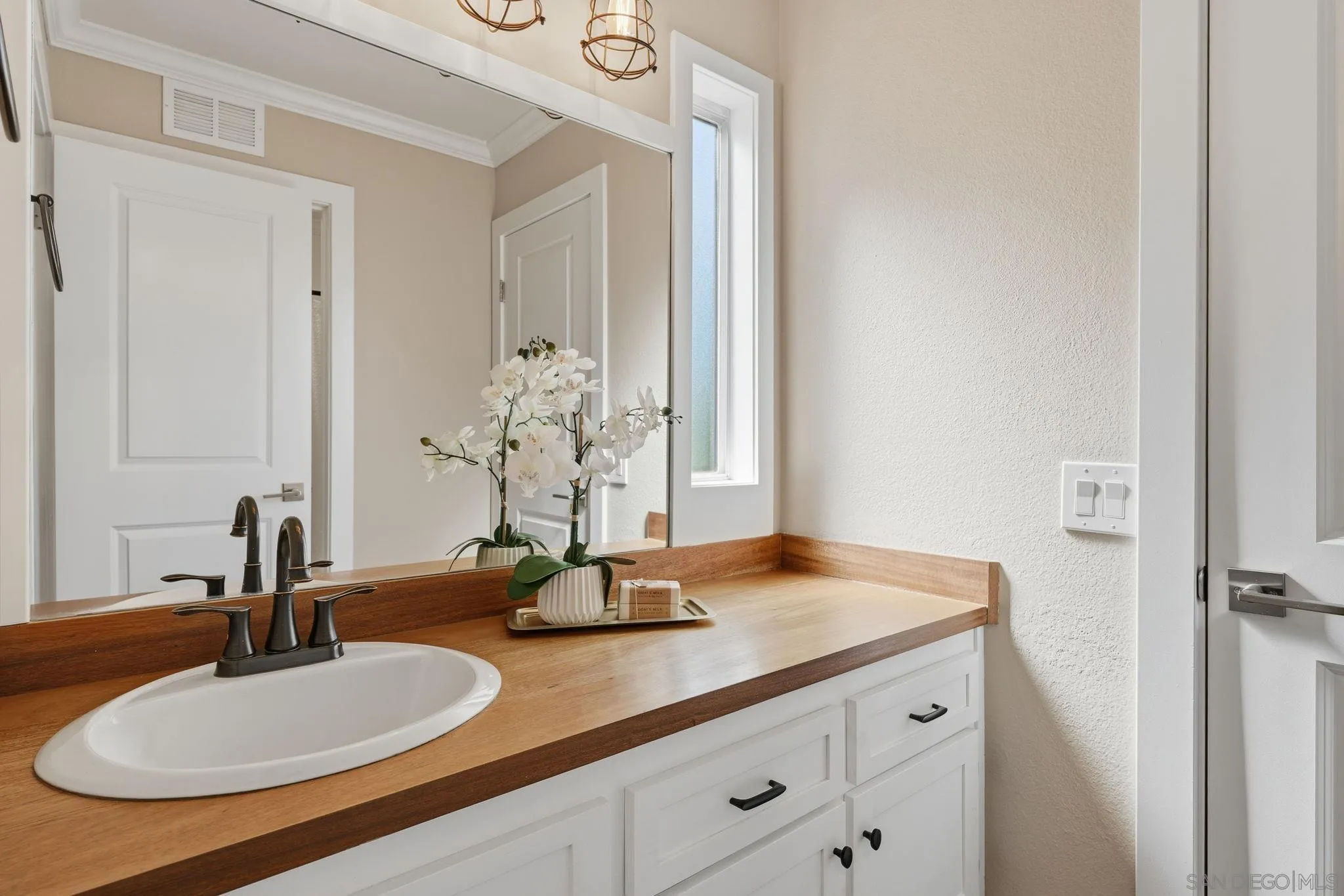https://cdn.realtyfeed.com/cdn/127/260003210/b097f421b44005f486827aa6f8cda872.webp