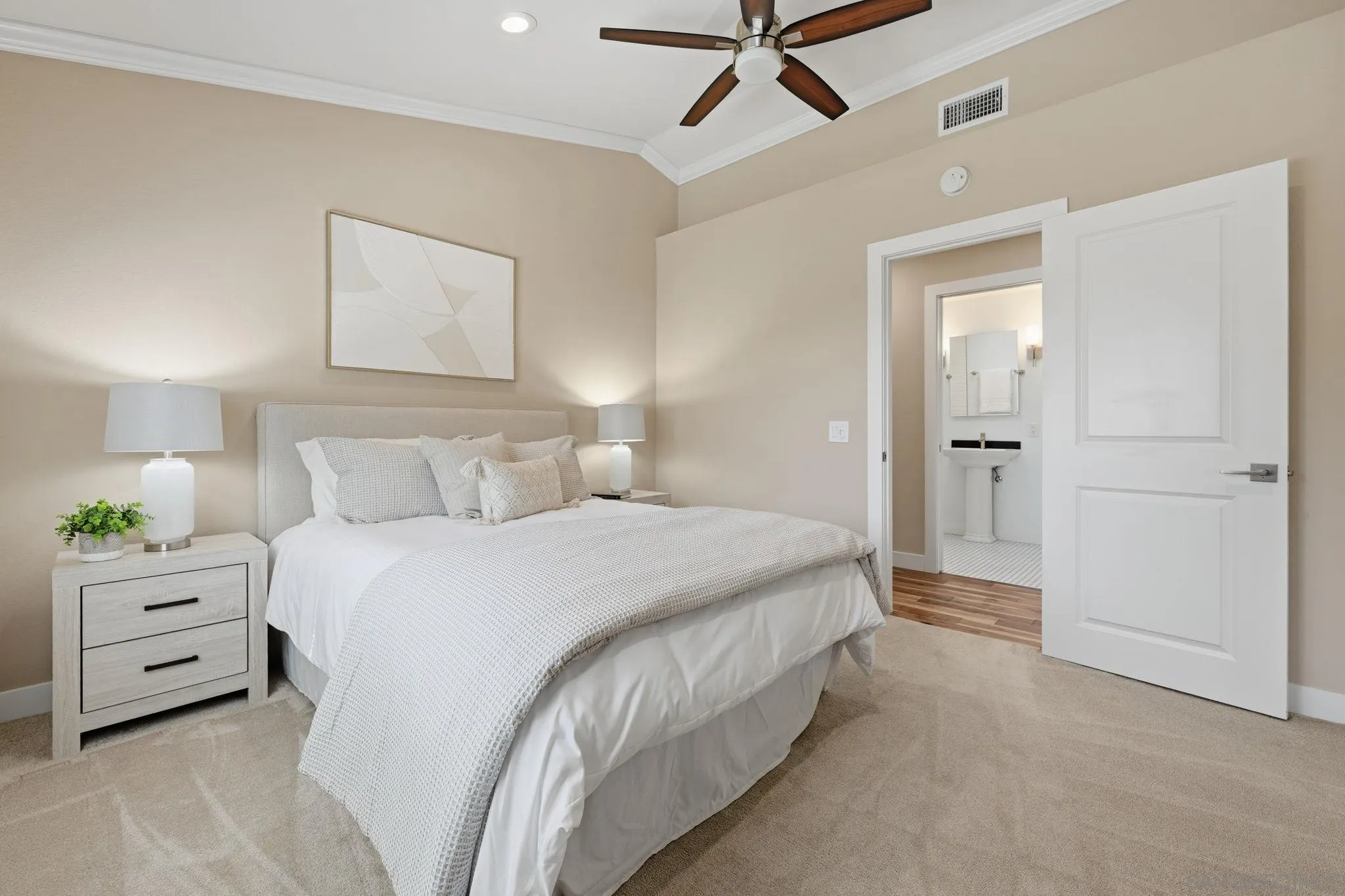 https://cdn.realtyfeed.com/cdn/127/260003210/f3d87b2c916c346c0758e6202b1c1bad.webp