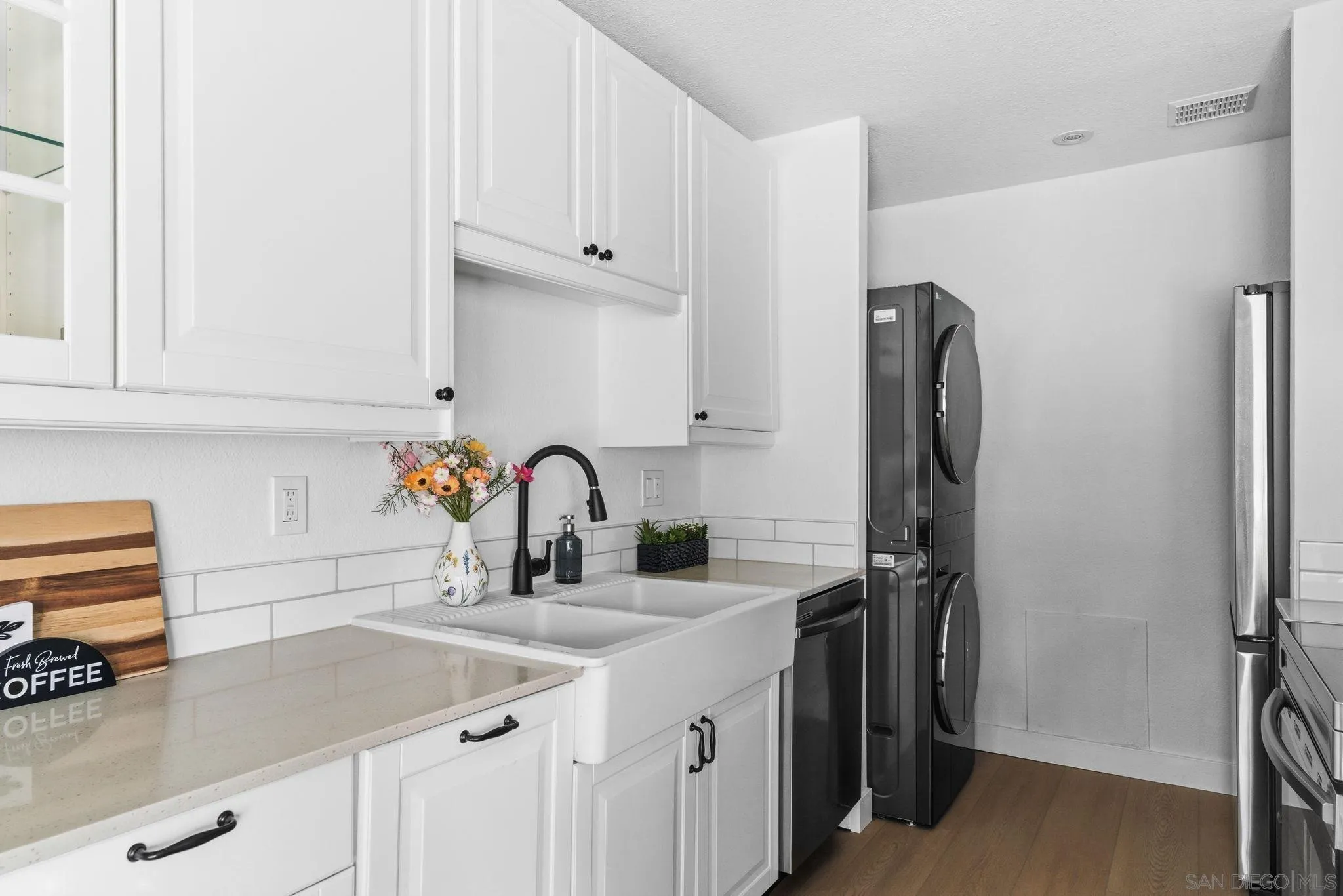 https://cdn.realtyfeed.com/cdn/127/260003214/0929657c5201f473cc2789ccad421a43.webp