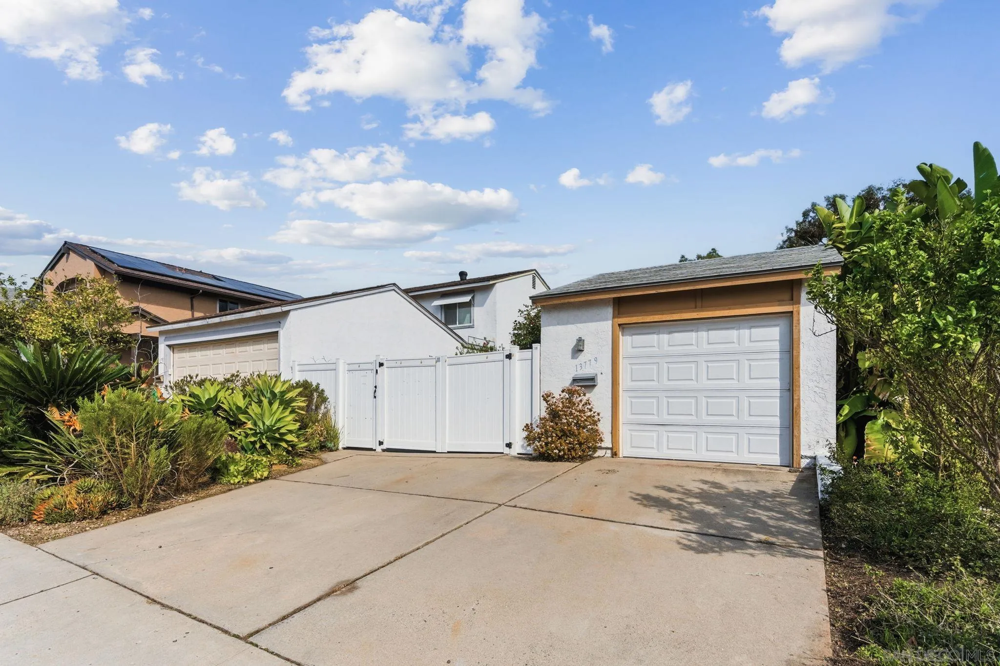 https://cdn.realtyfeed.com/cdn/127/260003214/421f1f47c393d0f55f12df819490658a.webp