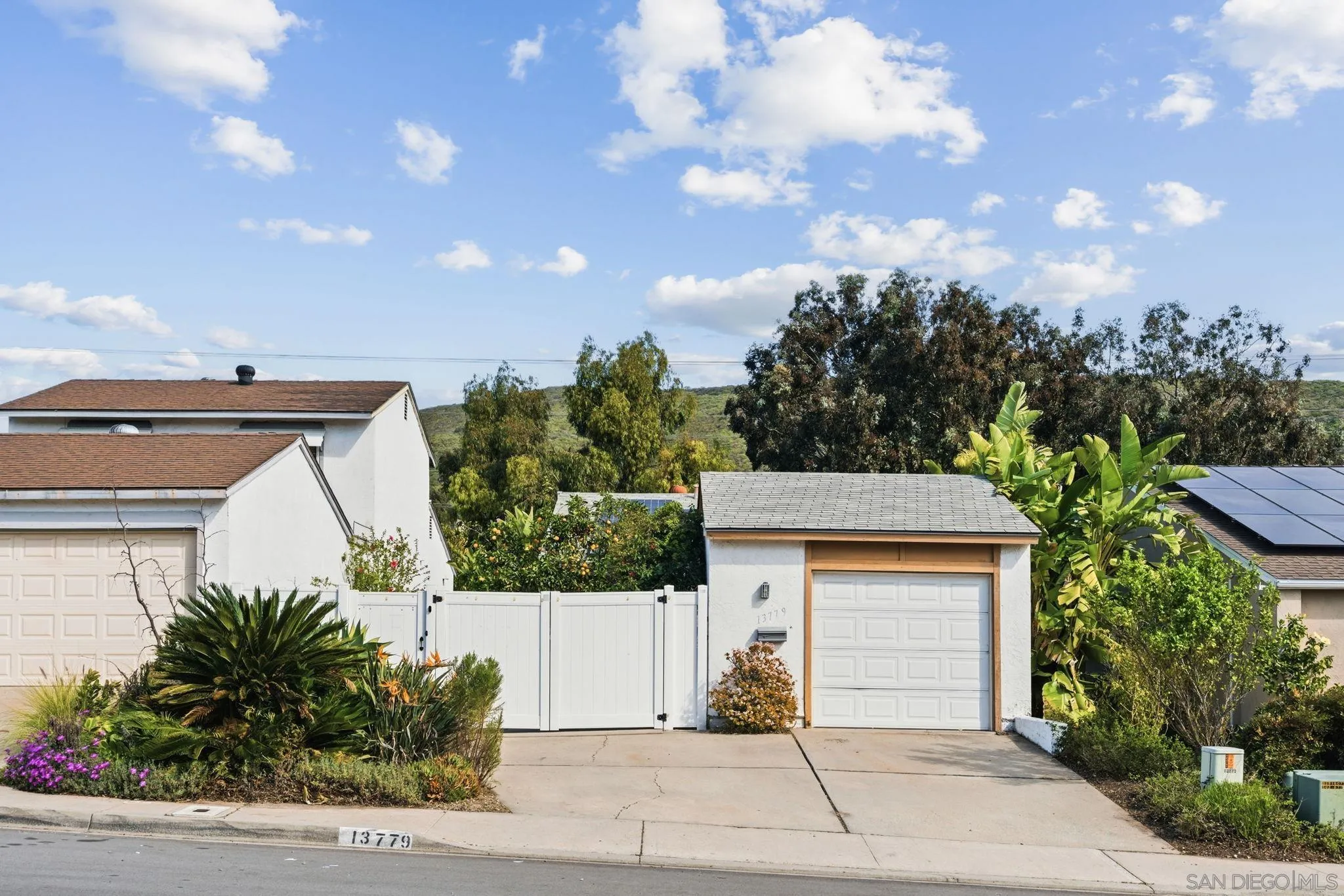 https://cdn.realtyfeed.com/cdn/127/260003214/4ddb297d1a51840883c1e216bb985b18.webp