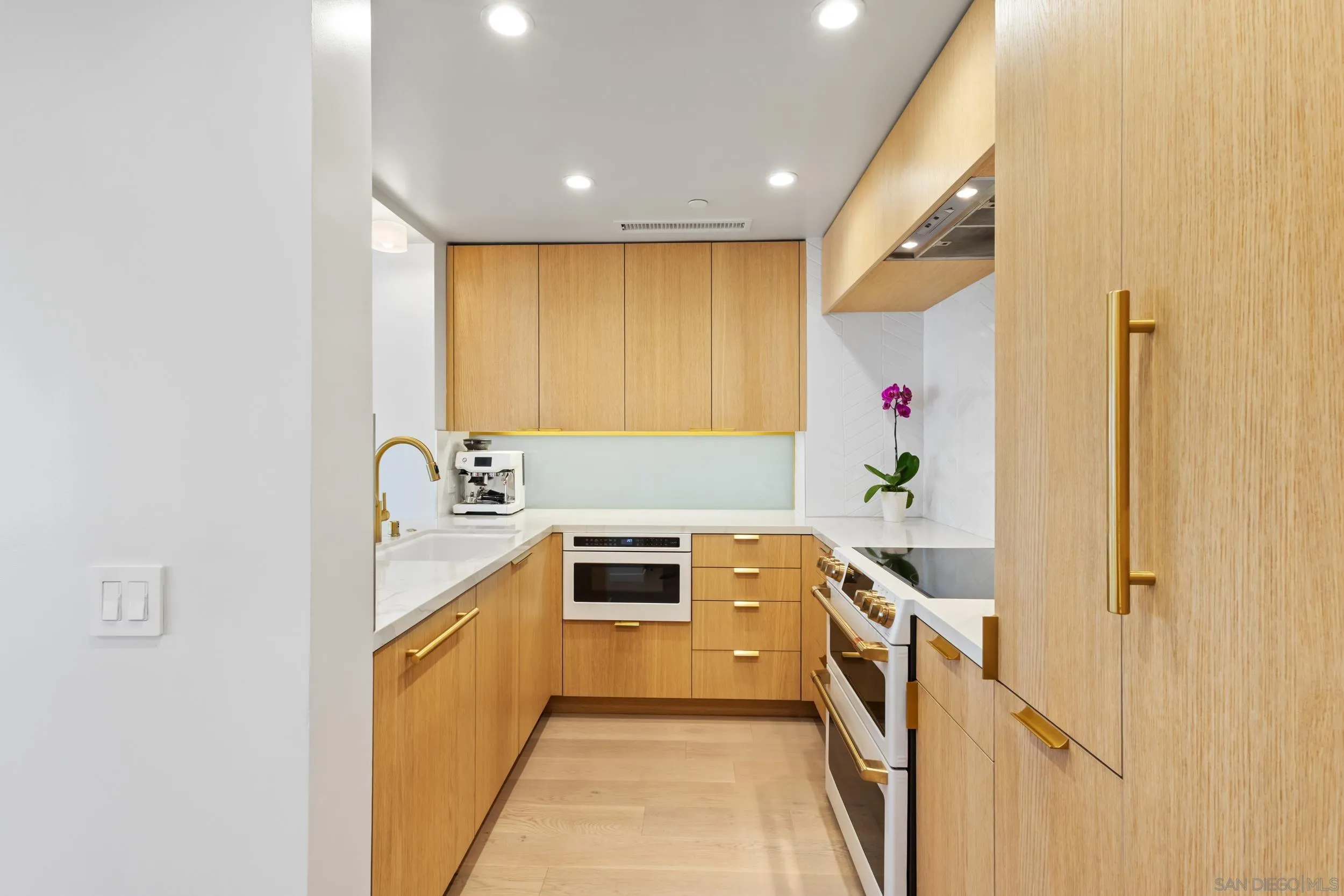 https://cdn.realtyfeed.com/cdn/127/260003230/1ab5dd88603870249c6049fa41d8ba00.webp