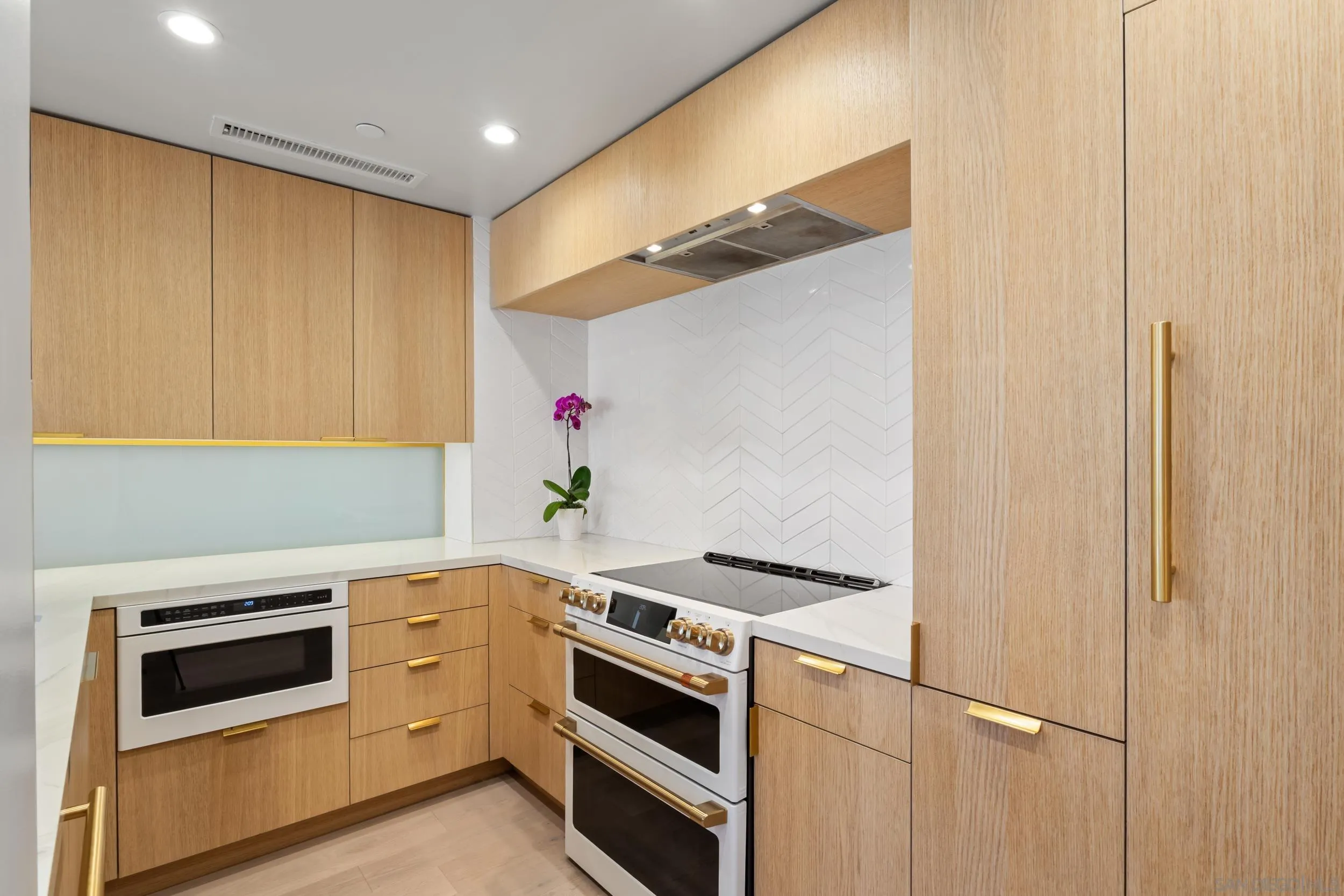 https://cdn.realtyfeed.com/cdn/127/260003230/8a2b927d6d3ce0b1e8343aa1abeb0d9a.webp