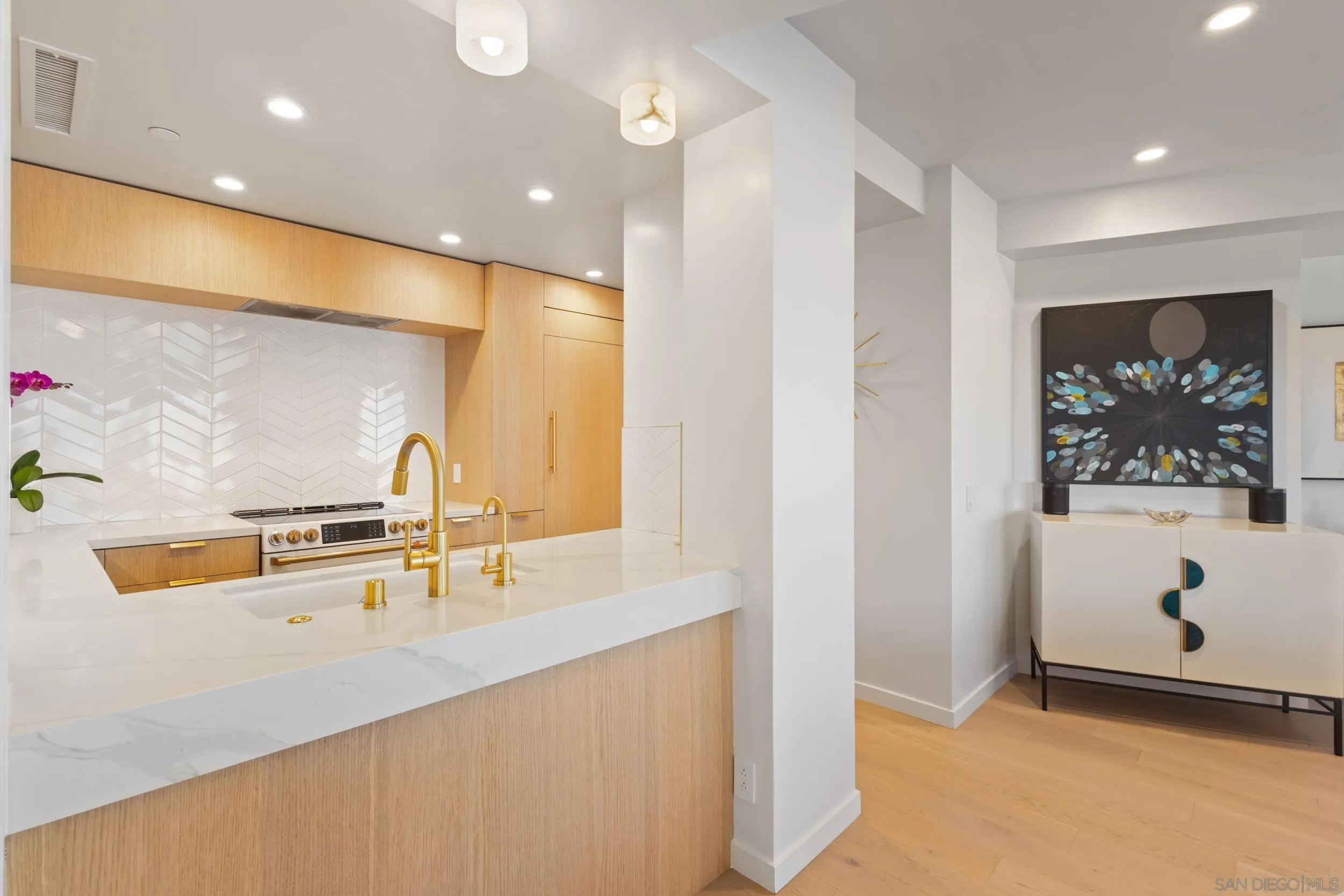 https://cdn.realtyfeed.com/cdn/127/260003230/8affa03944f6a95253341bb9bf2f126b.webp