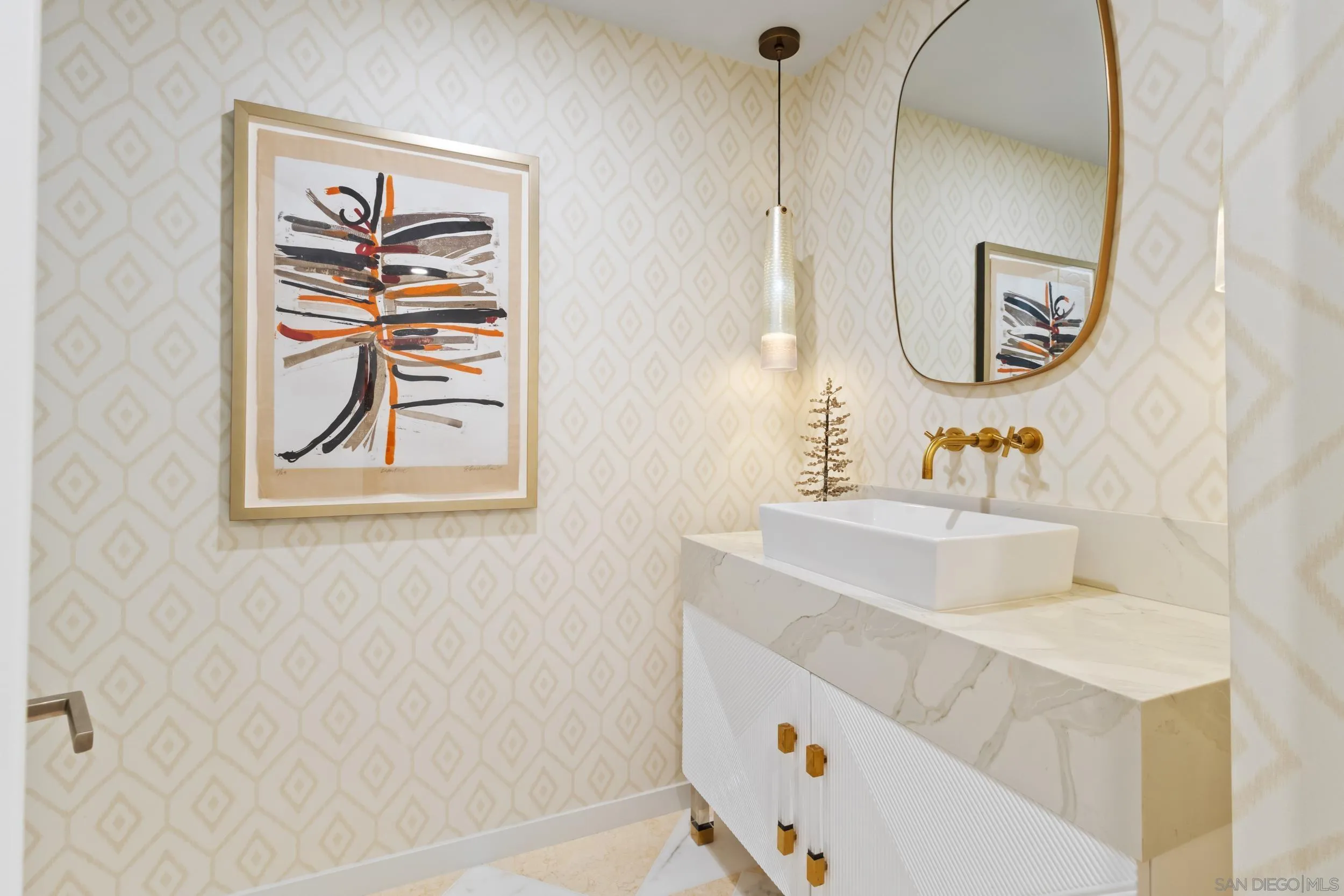 https://cdn.realtyfeed.com/cdn/127/260003230/9860ed2611e2c47f2ac7a59600a86b08.webp
