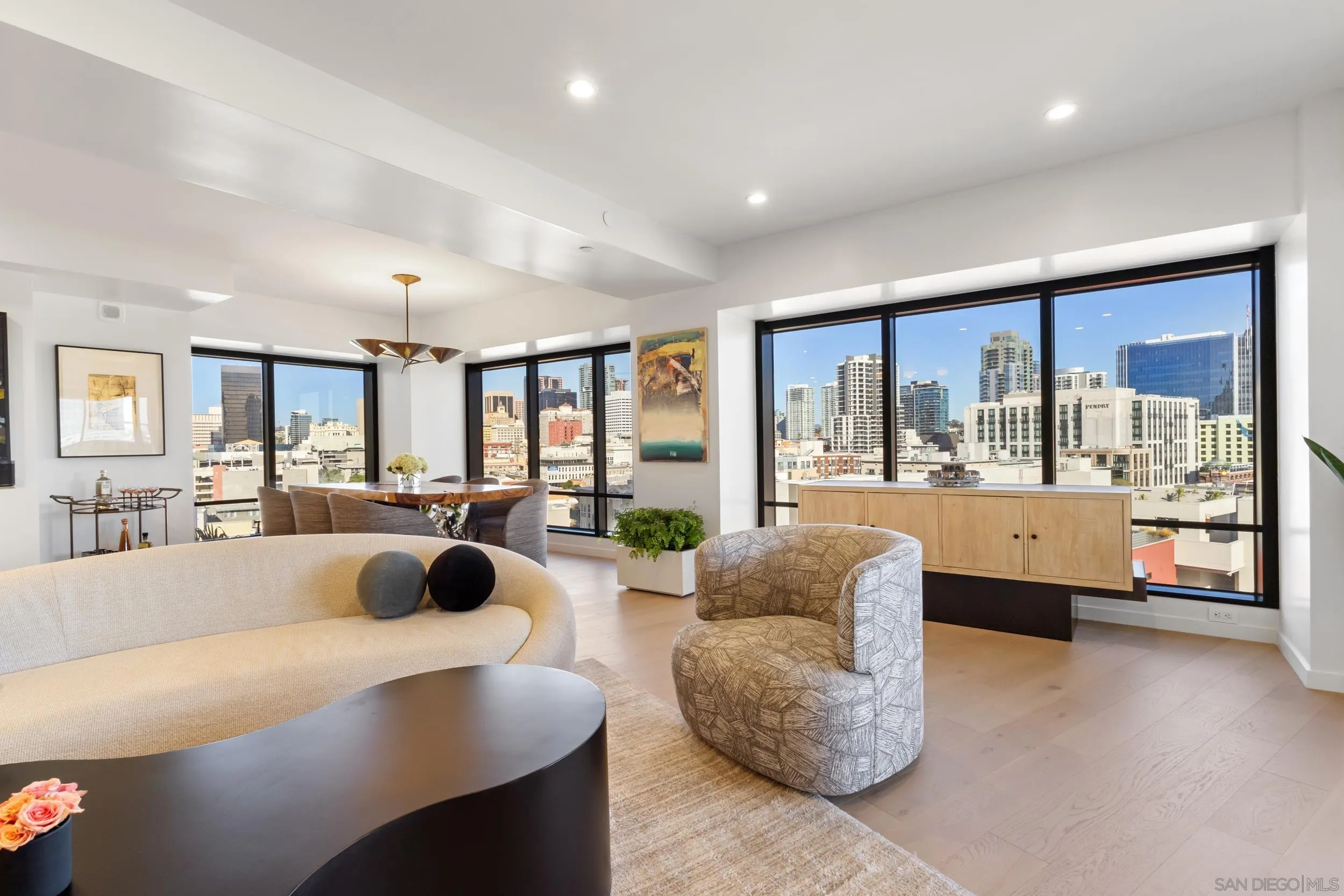 https://cdn.realtyfeed.com/cdn/127/260003230/e6c355f5a9beedd9a7e973b5ae211dcf.webp