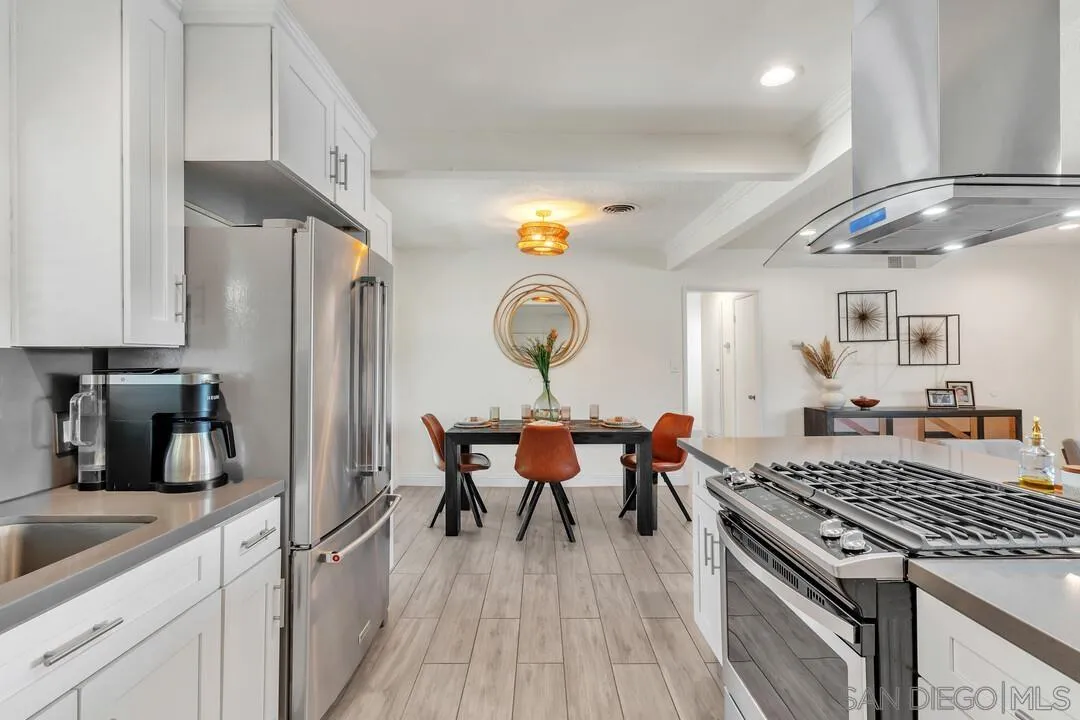 https://cdn.realtyfeed.com/cdn/127/260003232/c872f73e97b1a51f546fde79aad5d66c.webp