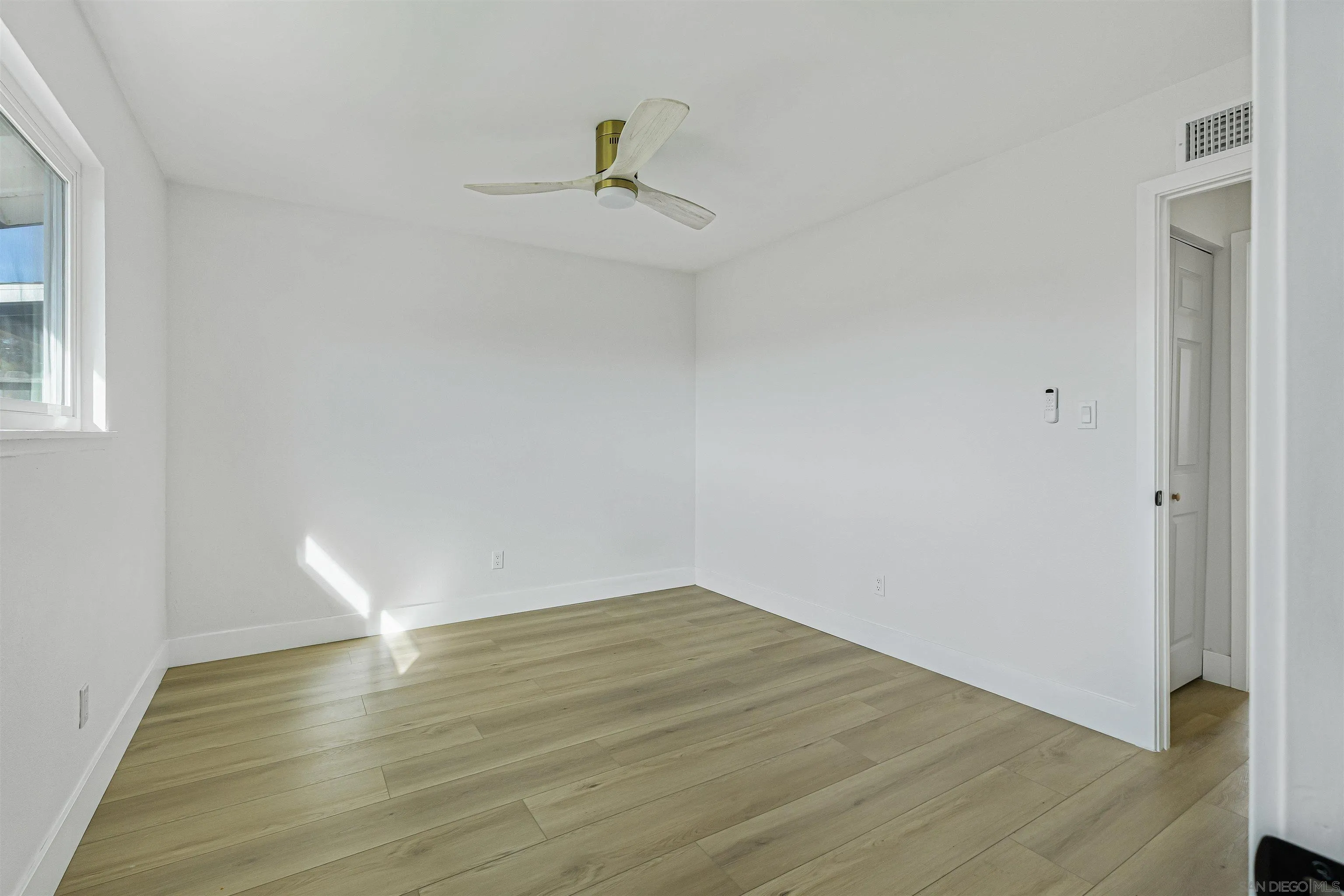 https://cdn.realtyfeed.com/cdn/127/260003235/e19c7490c7028ae70b500ae758bb1611.webp