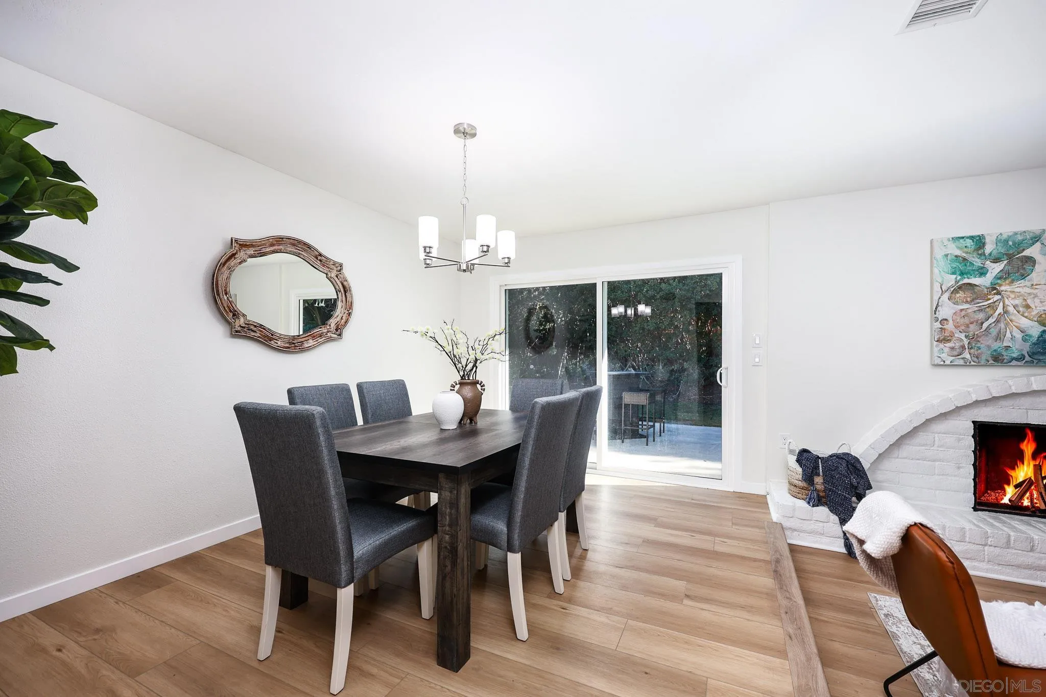 https://cdn.realtyfeed.com/cdn/127/260003238/1e7db6794ba98c81ad500ac8022dfb7d.webp