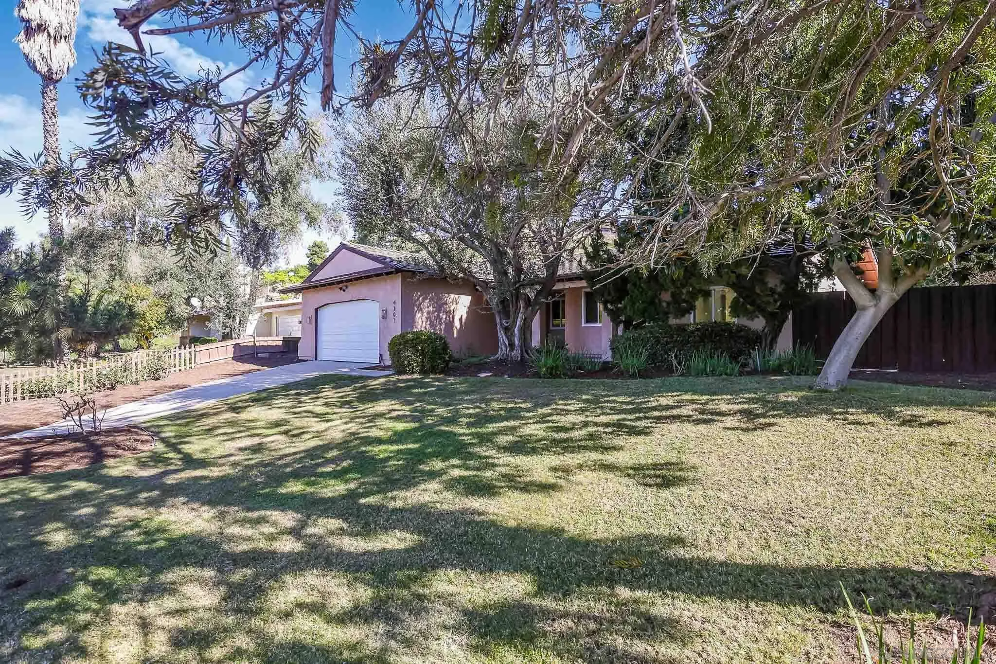https://cdn.realtyfeed.com/cdn/127/260003238/61eb6466176888e17465d9146ac3c1ea.webp
