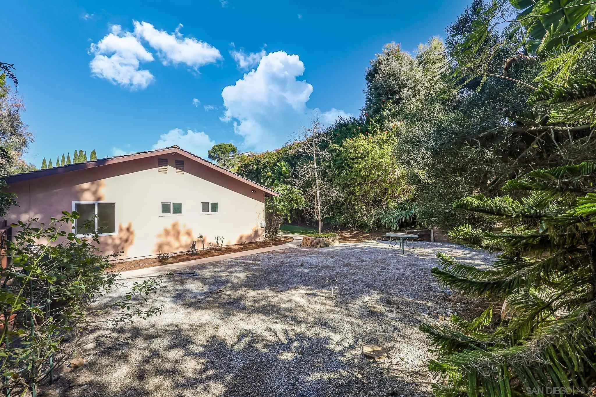 https://cdn.realtyfeed.com/cdn/127/260003238/9ec626022a72a6a29a32358d3531acc5.webp