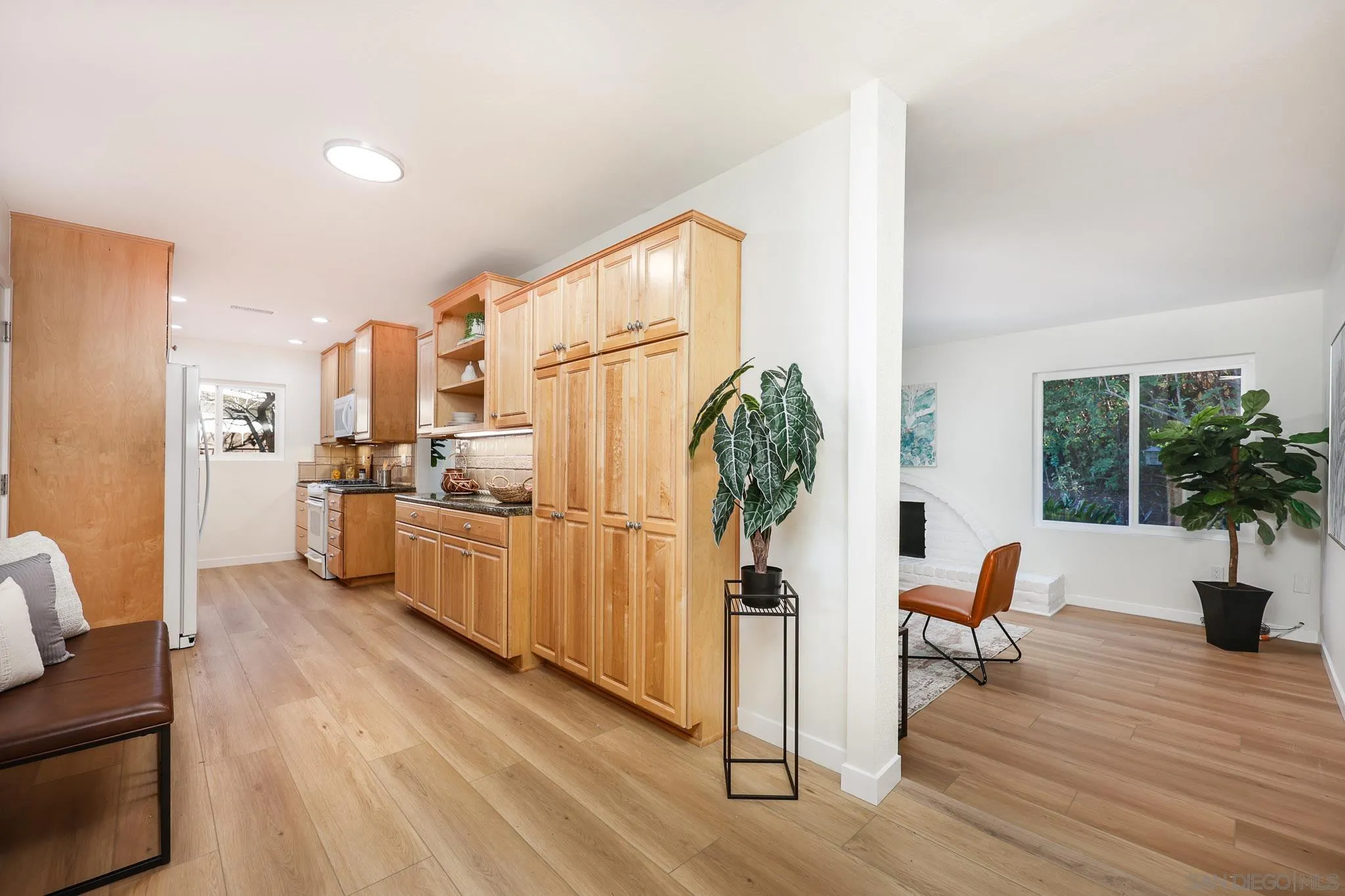 https://cdn.realtyfeed.com/cdn/127/260003238/f370213608325ca6158afcdcae6e1acf.webp