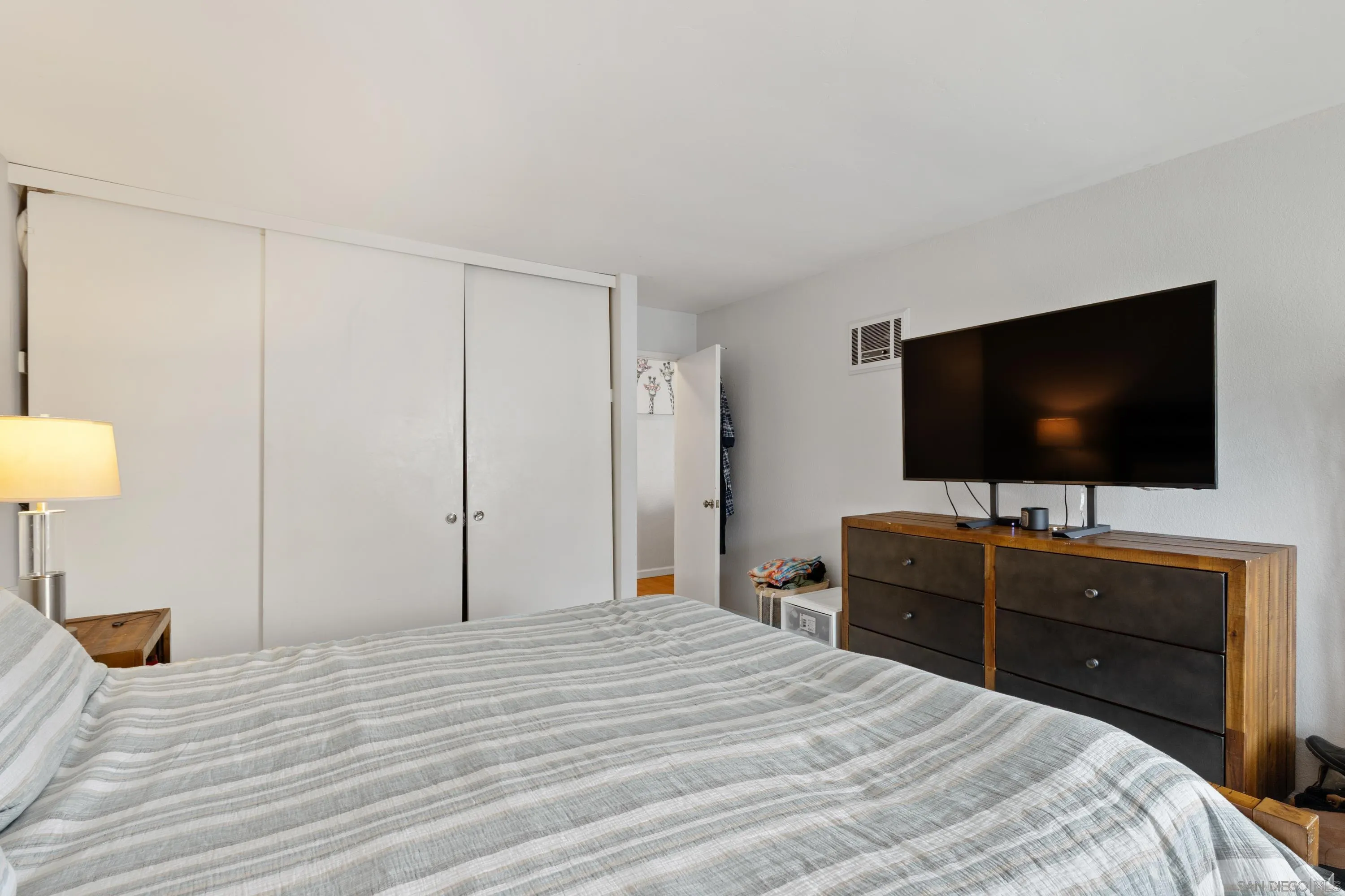 https://cdn.realtyfeed.com/cdn/127/260003240/901f001c388d65a8f0cca65ac6219e45.webp