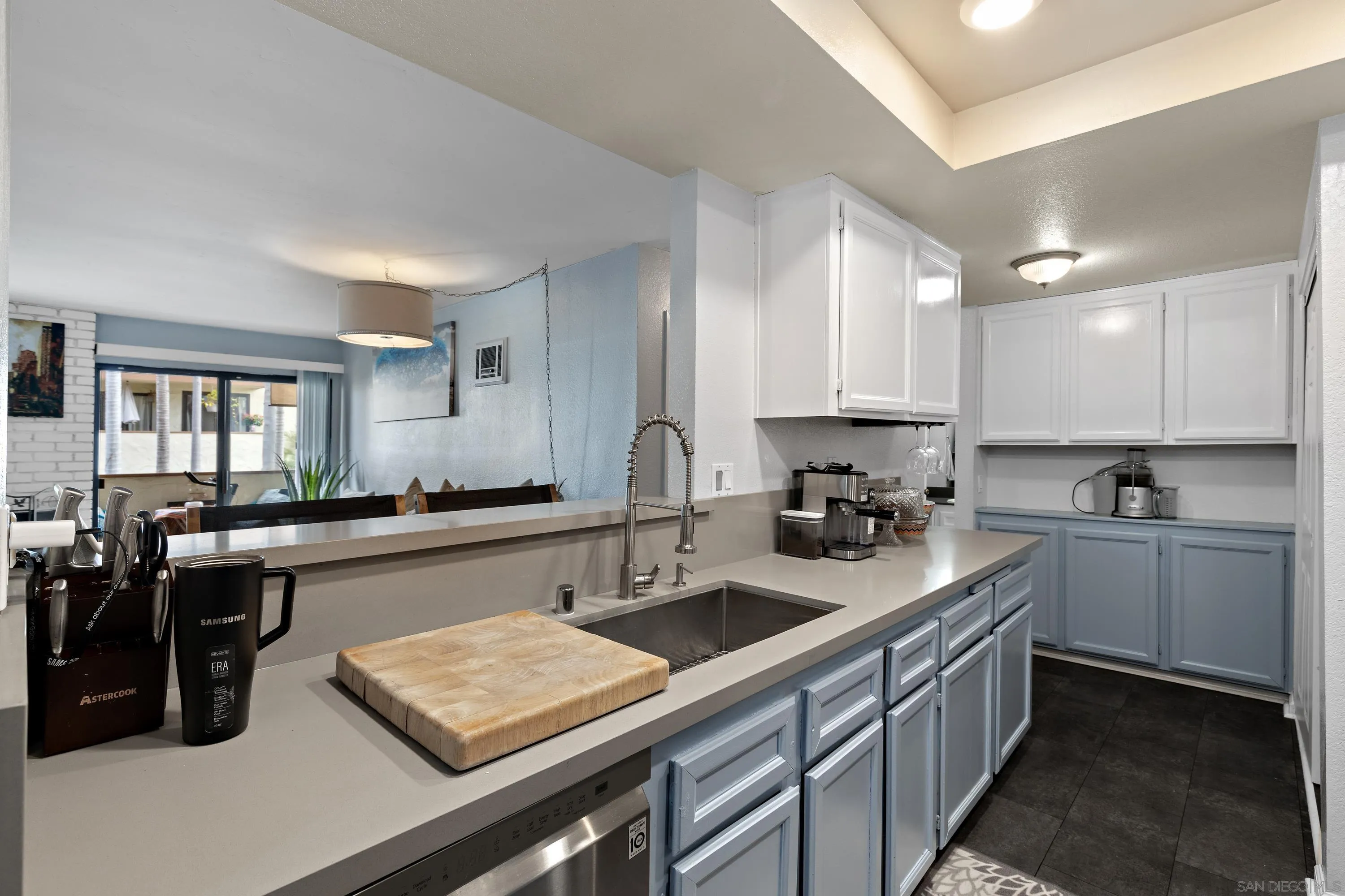 https://cdn.realtyfeed.com/cdn/127/260003240/ef266428346844320eb1d219da074d6a.webp