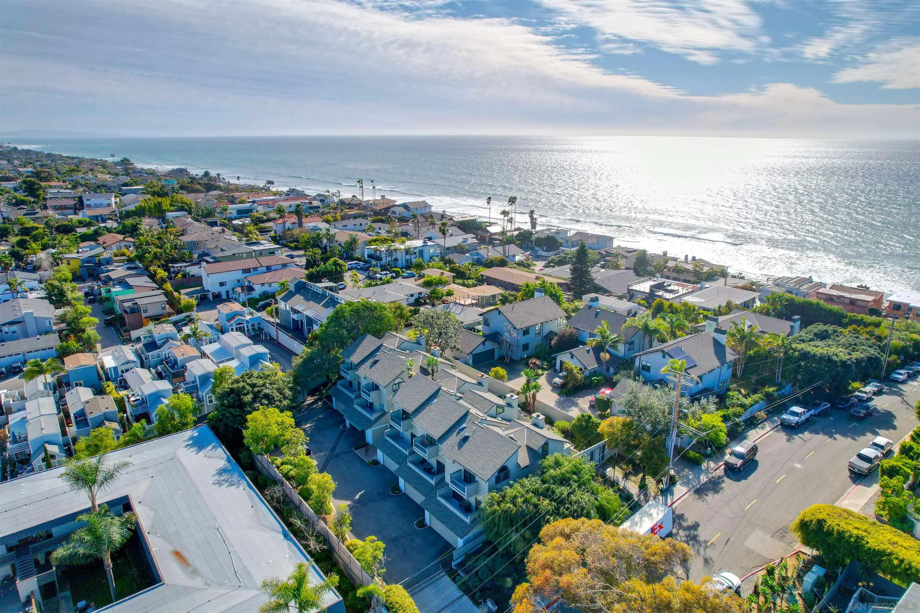 https://cdn.realtyfeed.com/cdn/127/260003242/1b4c1077f3b091a4211a2435b1f37de0.webp