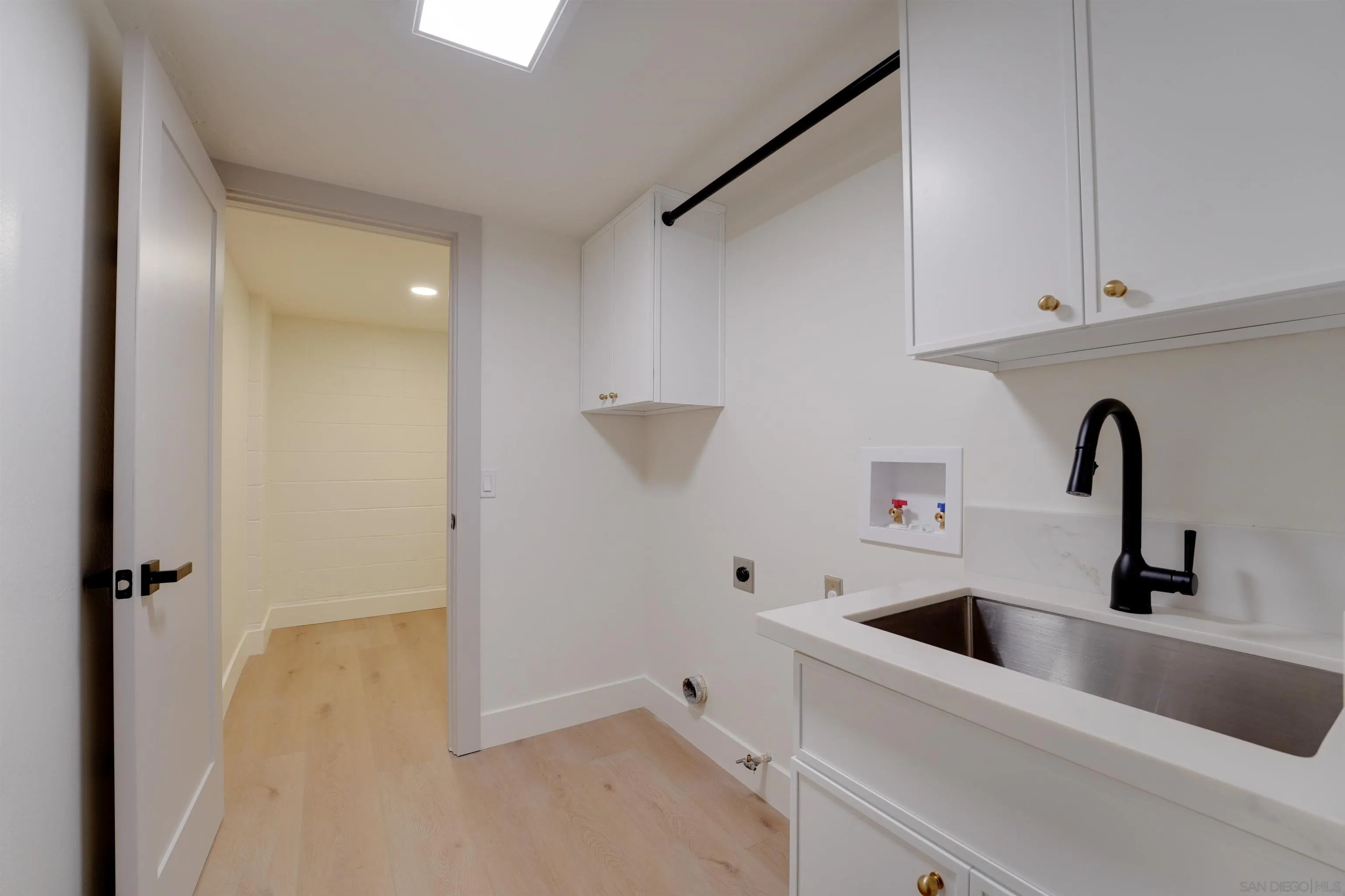 https://cdn.realtyfeed.com/cdn/127/260003242/24dfc669e428e7f5fe864d024689c21b.webp