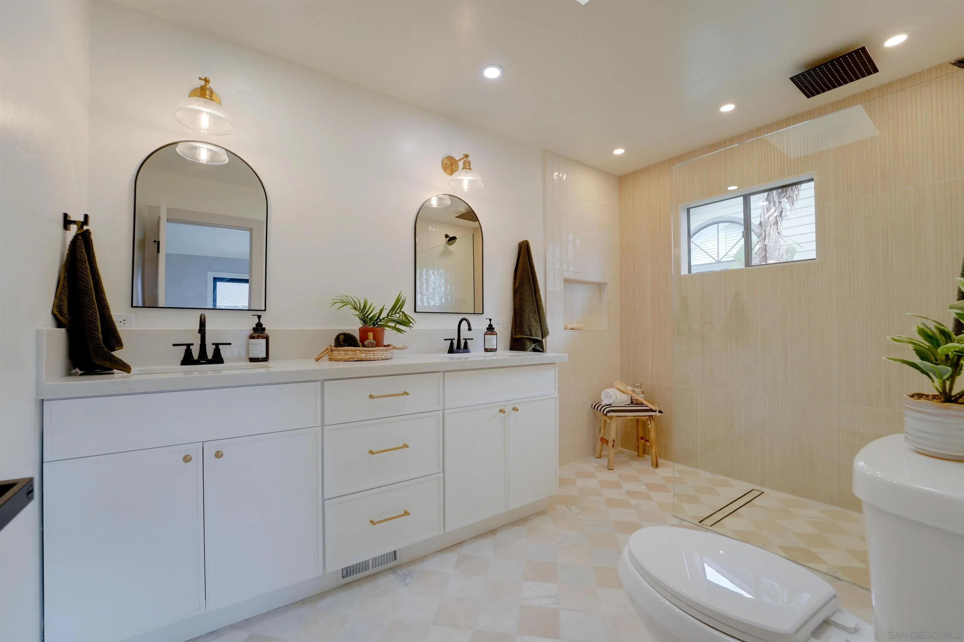 https://cdn.realtyfeed.com/cdn/127/260003242/307d5eeb6e4122b5da086c70cced6920.webp