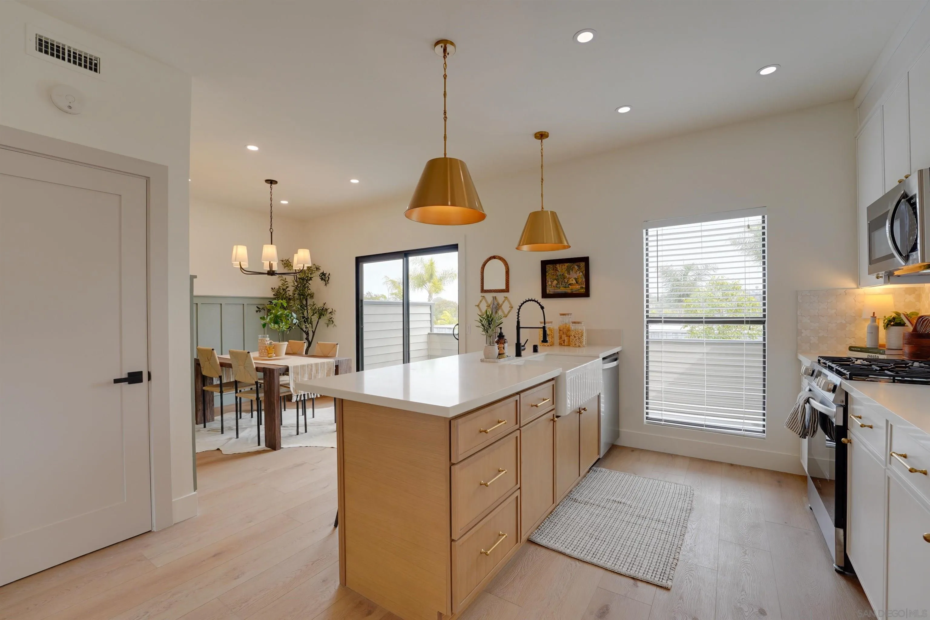 https://cdn.realtyfeed.com/cdn/127/260003242/92f322f1b4c813a6682309c858b1233d.webp