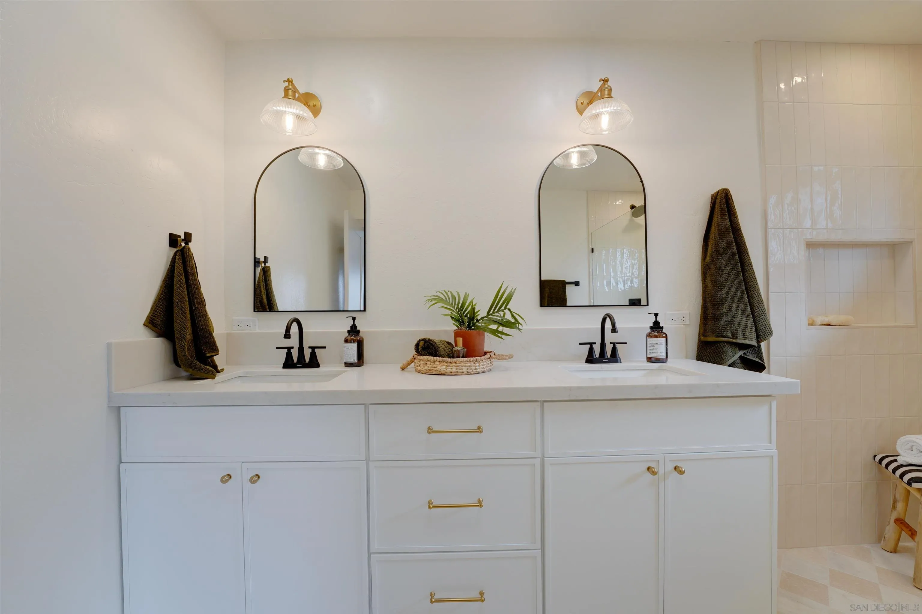 https://cdn.realtyfeed.com/cdn/127/260003242/9e257e06ed382456eb05b01a72109331.webp