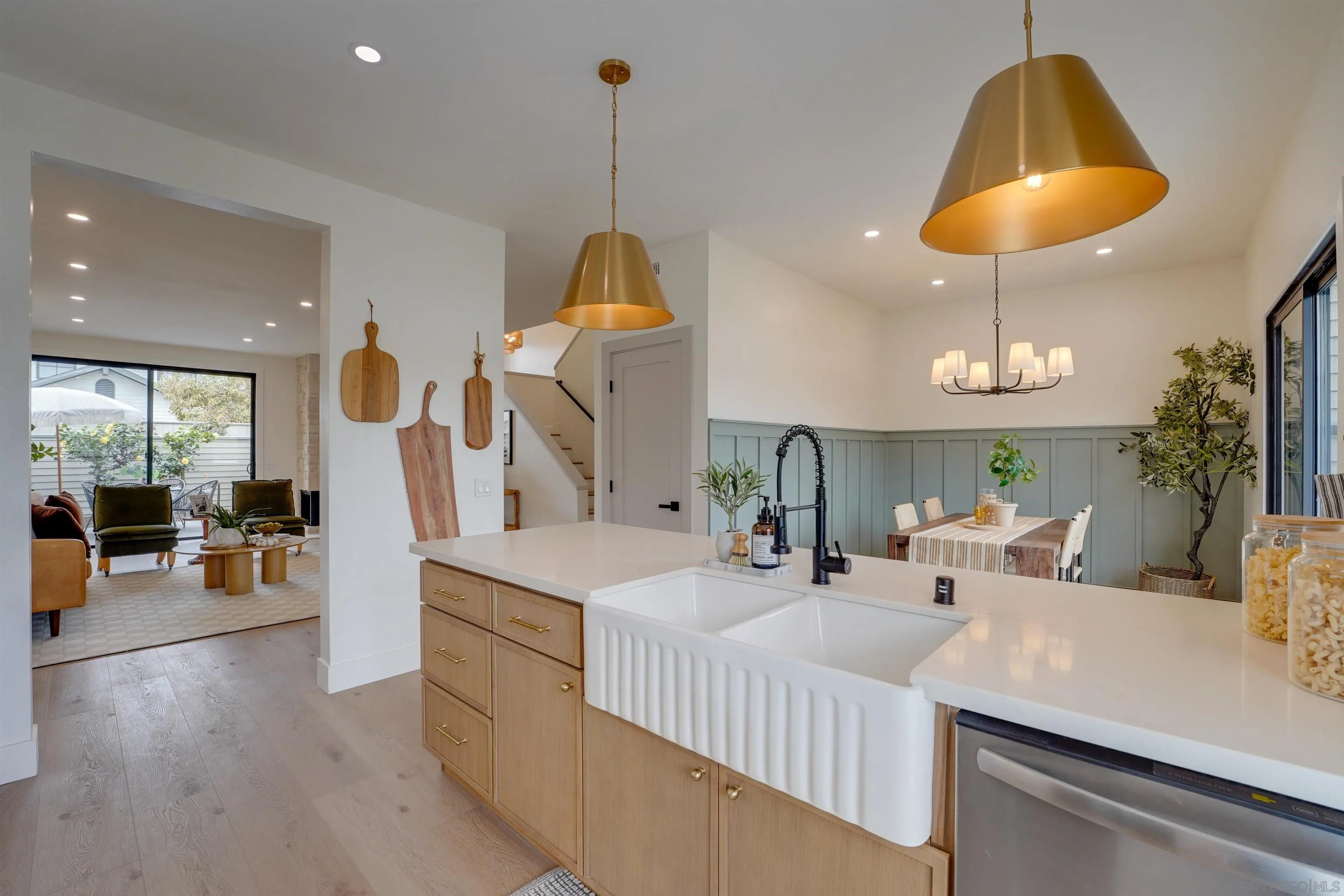 https://cdn.realtyfeed.com/cdn/127/260003242/b5b21205721b65115a25113bd08d602e.webp