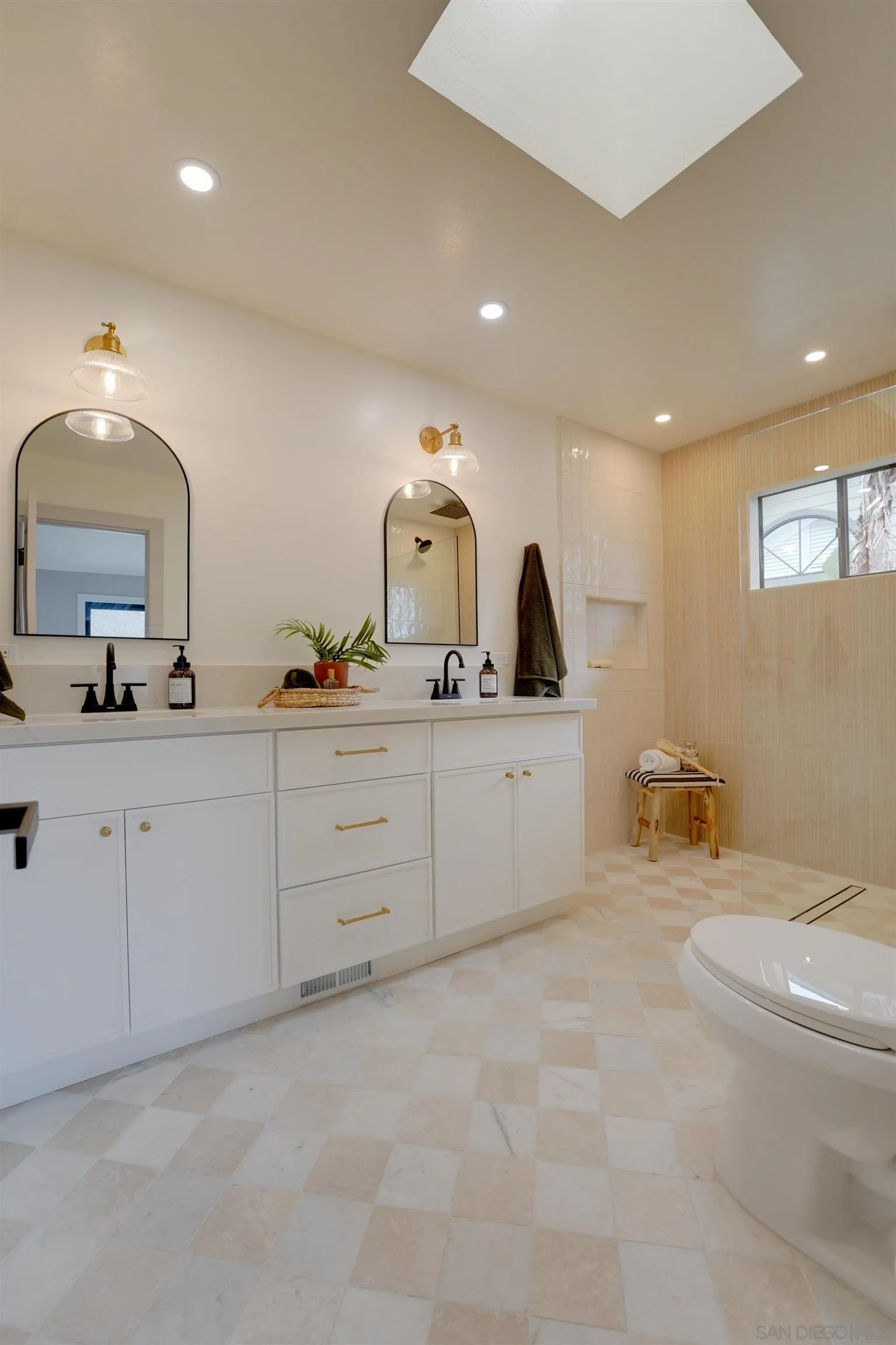 https://cdn.realtyfeed.com/cdn/127/260003242/c078213fd756f5239325d627d6ae1554.webp