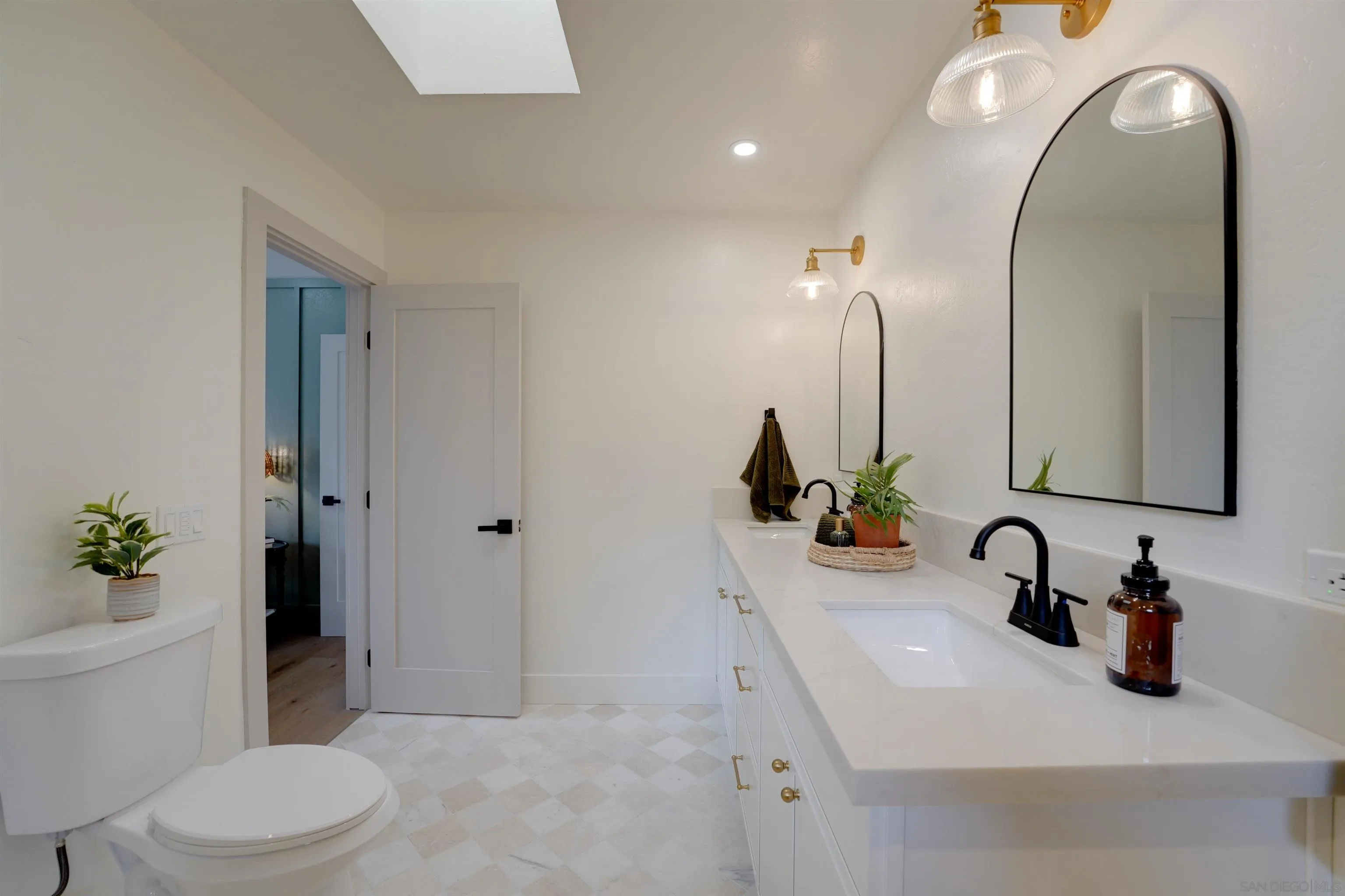 https://cdn.realtyfeed.com/cdn/127/260003242/d8501c0641f533c2a6e8c5f44c5df8d1.webp
