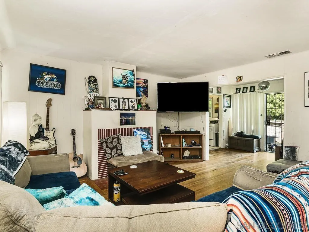 https://cdn.realtyfeed.com/cdn/127/260003250/1ee633de6157ccf09299af561ce545ec.webp