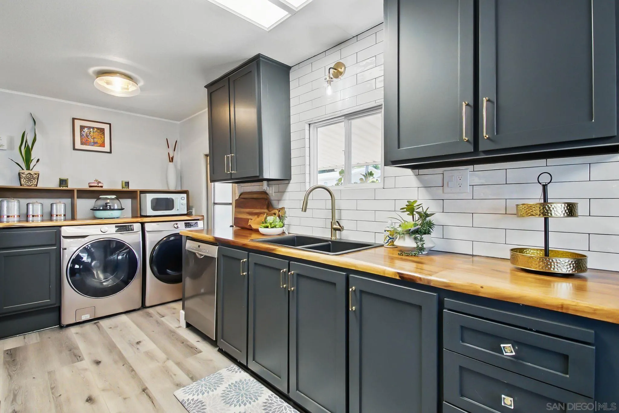 https://cdn.realtyfeed.com/cdn/127/260003252/1f9766b22844f3c7e3e042ad3f14d15d.webp