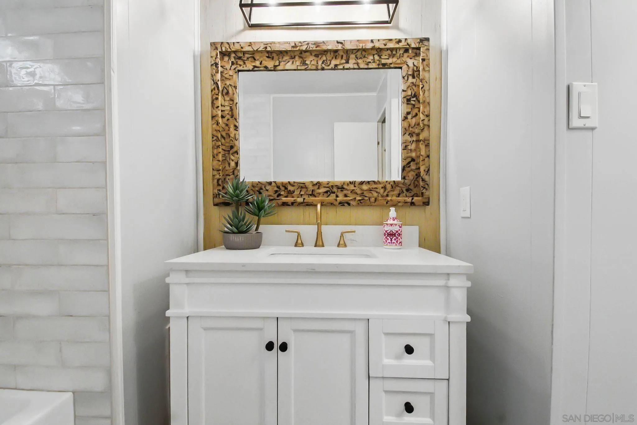https://cdn.realtyfeed.com/cdn/127/260003252/274047e349d0cfe849c4812b0145ce77.webp