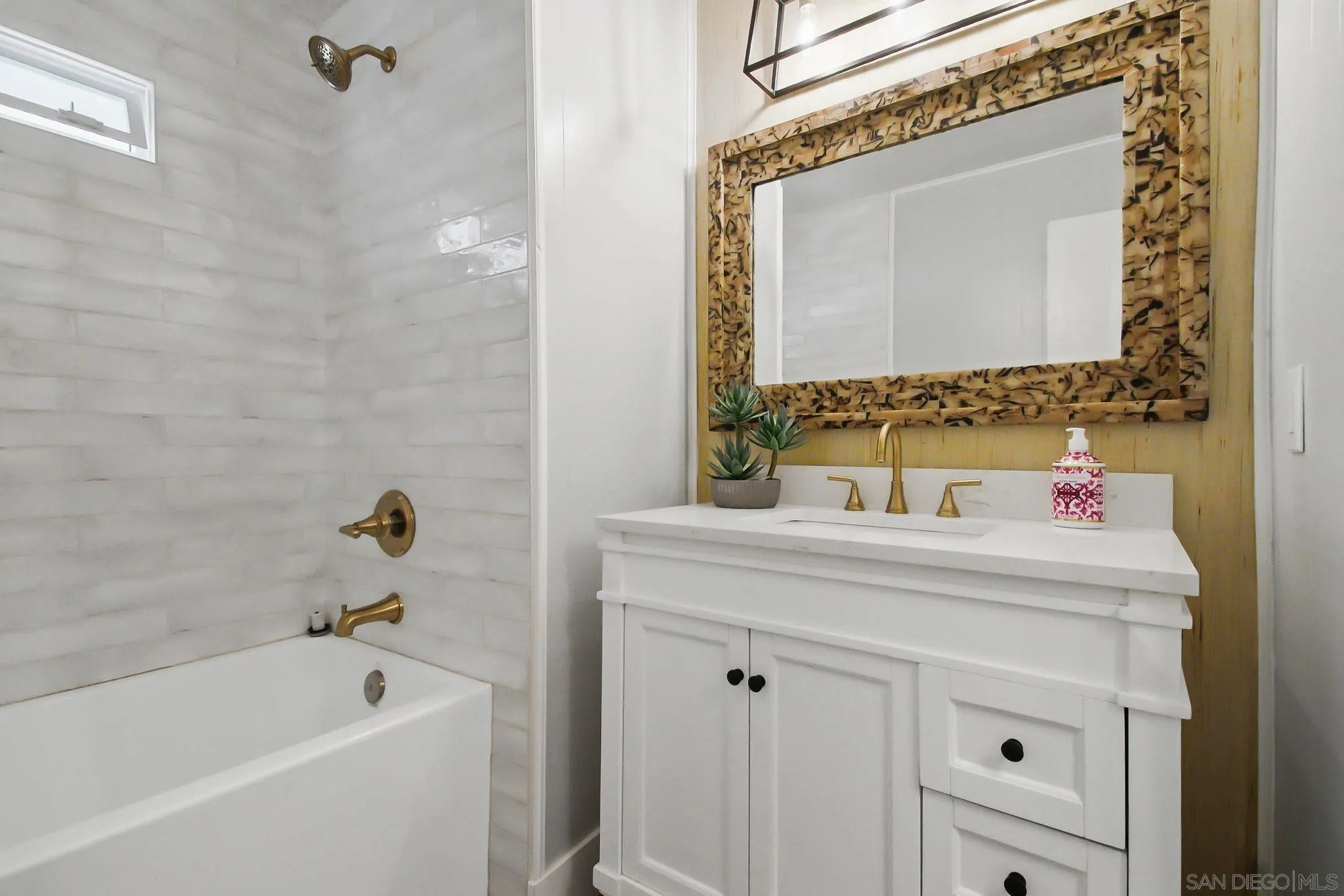 https://cdn.realtyfeed.com/cdn/127/260003252/e848b061ca62895f0fd718b1770240e8.webp