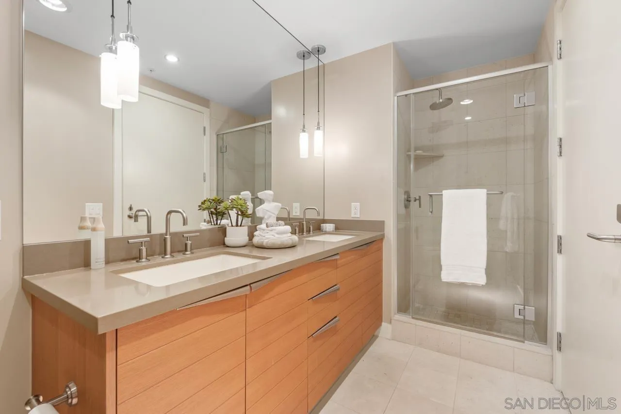https://cdn.realtyfeed.com/cdn/127/260003254/77ab1df92ef196ccc9fd4333a96376f0.webp