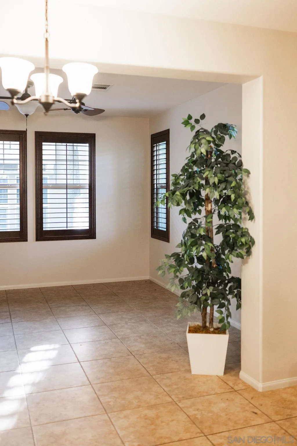 https://cdn.realtyfeed.com/cdn/127/260003255/3b6e7152c3053df84f1848b0a4f158cd.webp