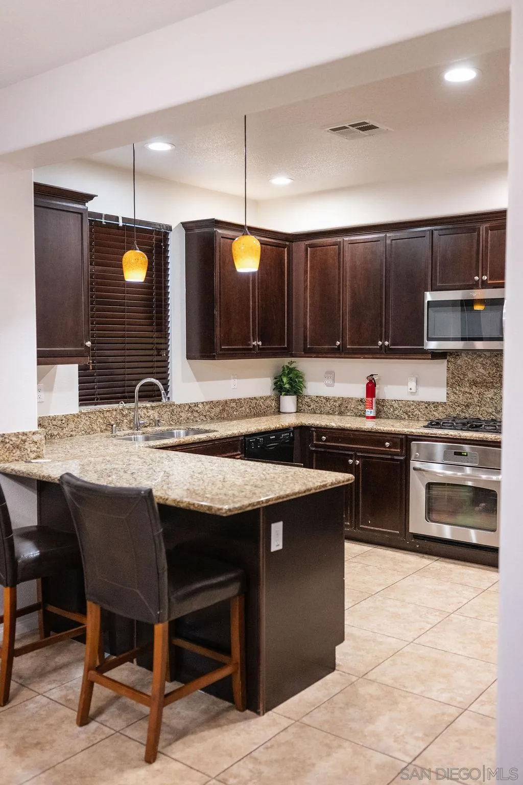 https://cdn.realtyfeed.com/cdn/127/260003255/945d9286ce035afd609a82ce13023cf1.webp