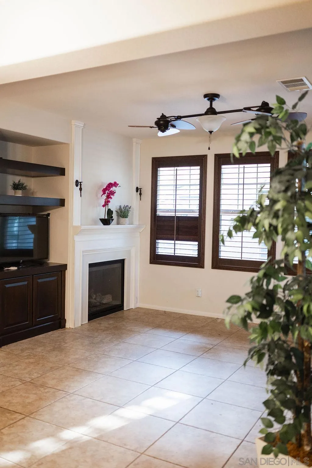 https://cdn.realtyfeed.com/cdn/127/260003255/d88d98d6228a25c48f7eb758696c2ebc.webp