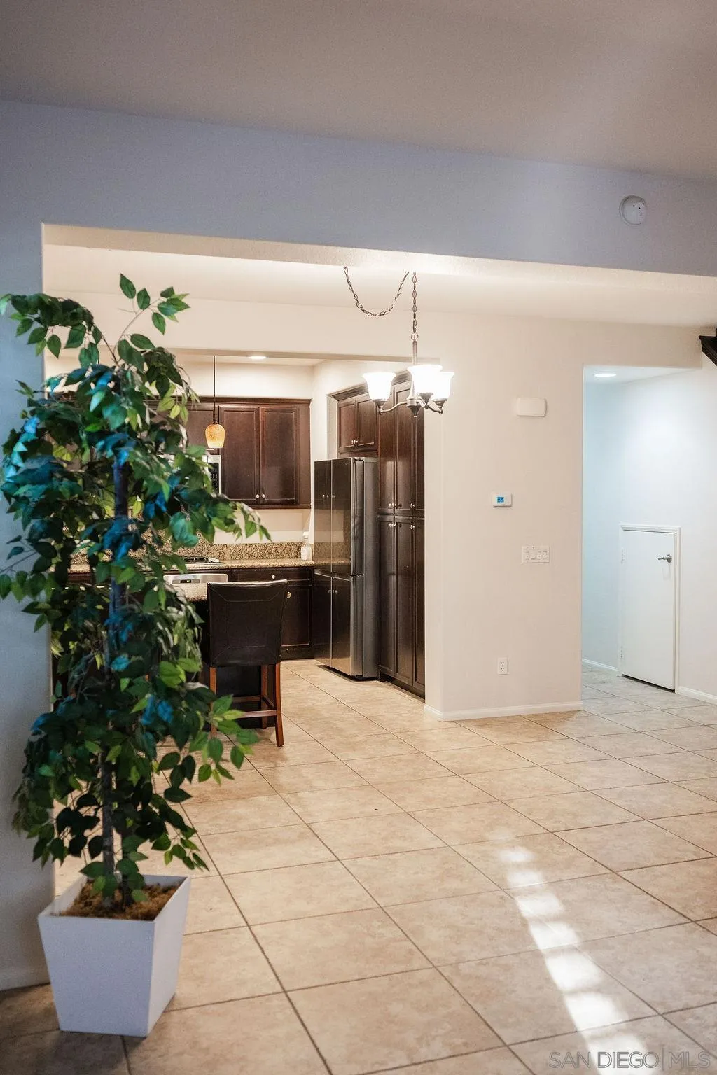 https://cdn.realtyfeed.com/cdn/127/260003255/da5895432f0147a8d1cbee5e7a054b57.webp
