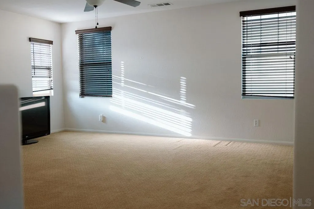 https://cdn.realtyfeed.com/cdn/127/260003255/fe35a08f643c3f65a7dbfe041989018d.webp