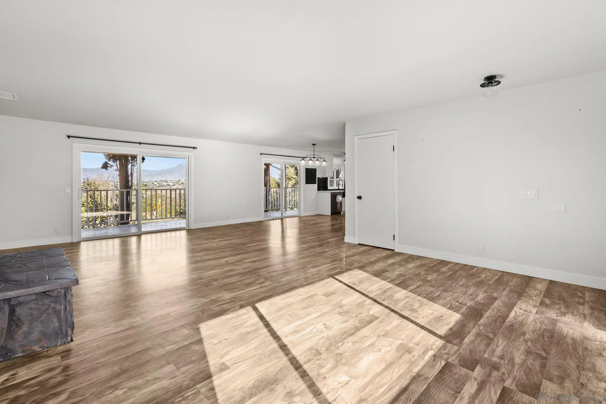https://cdn.realtyfeed.com/cdn/127/260003259/1295f09c7915f27ce491728ba5c3d899.webp