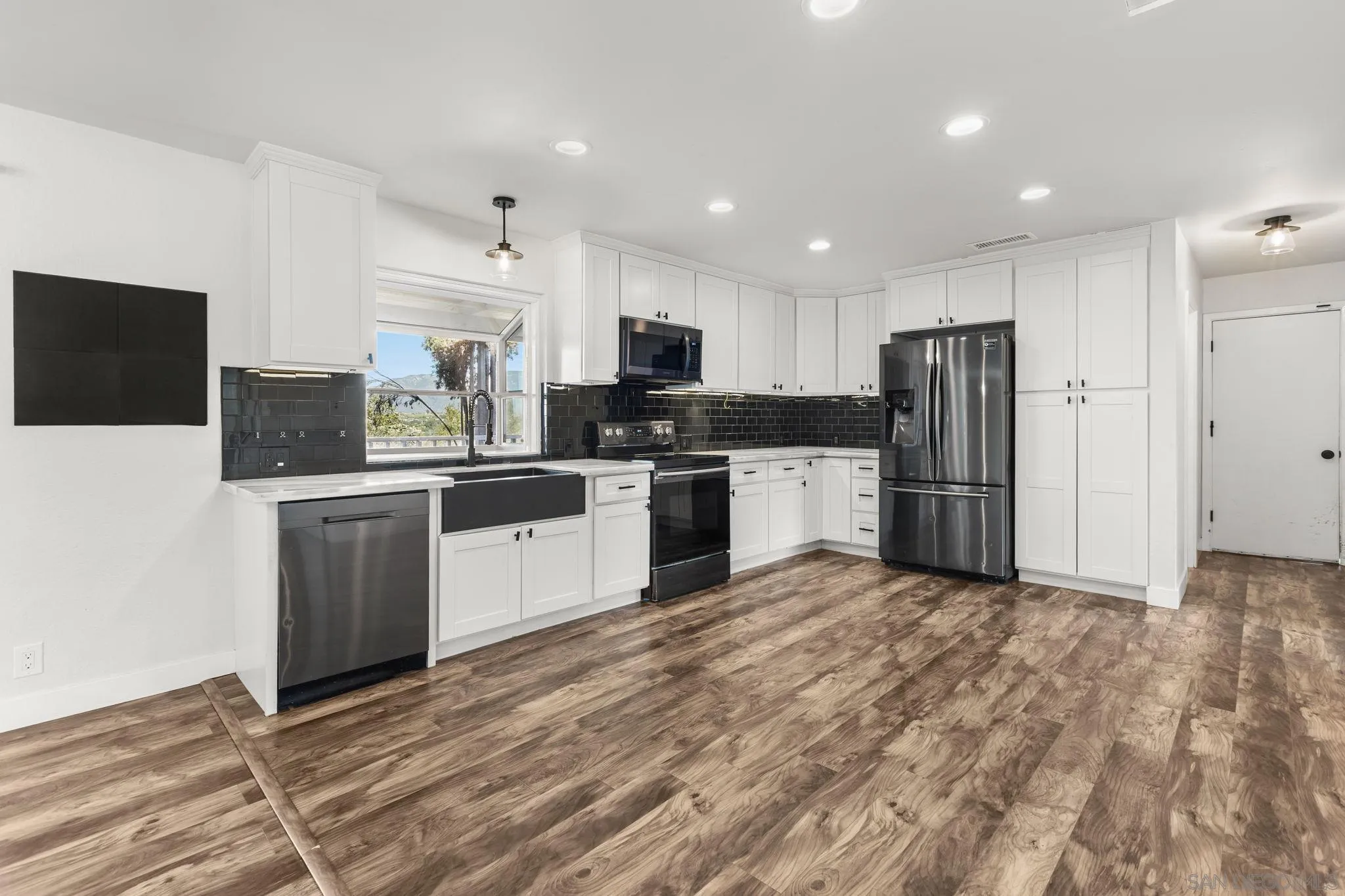 https://cdn.realtyfeed.com/cdn/127/260003259/4344248e769236232197eb6b05ad1fce.webp